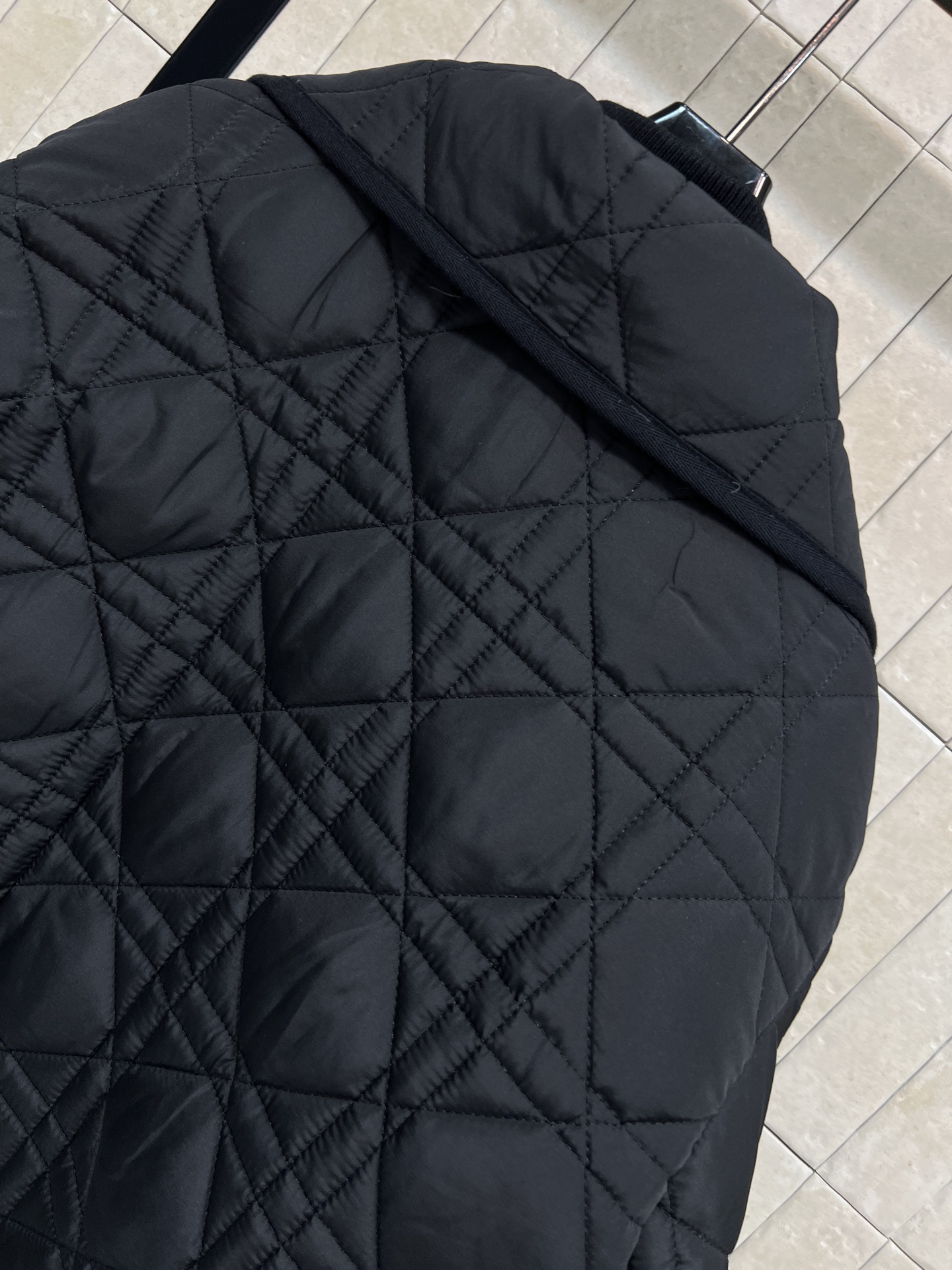 D家 25秋冬新款 菱格纹围脖🧣短款棉服 可拆卸围脖🧣装饰 重工菱格车线棉服 非常重工的双层夹棉 全定位