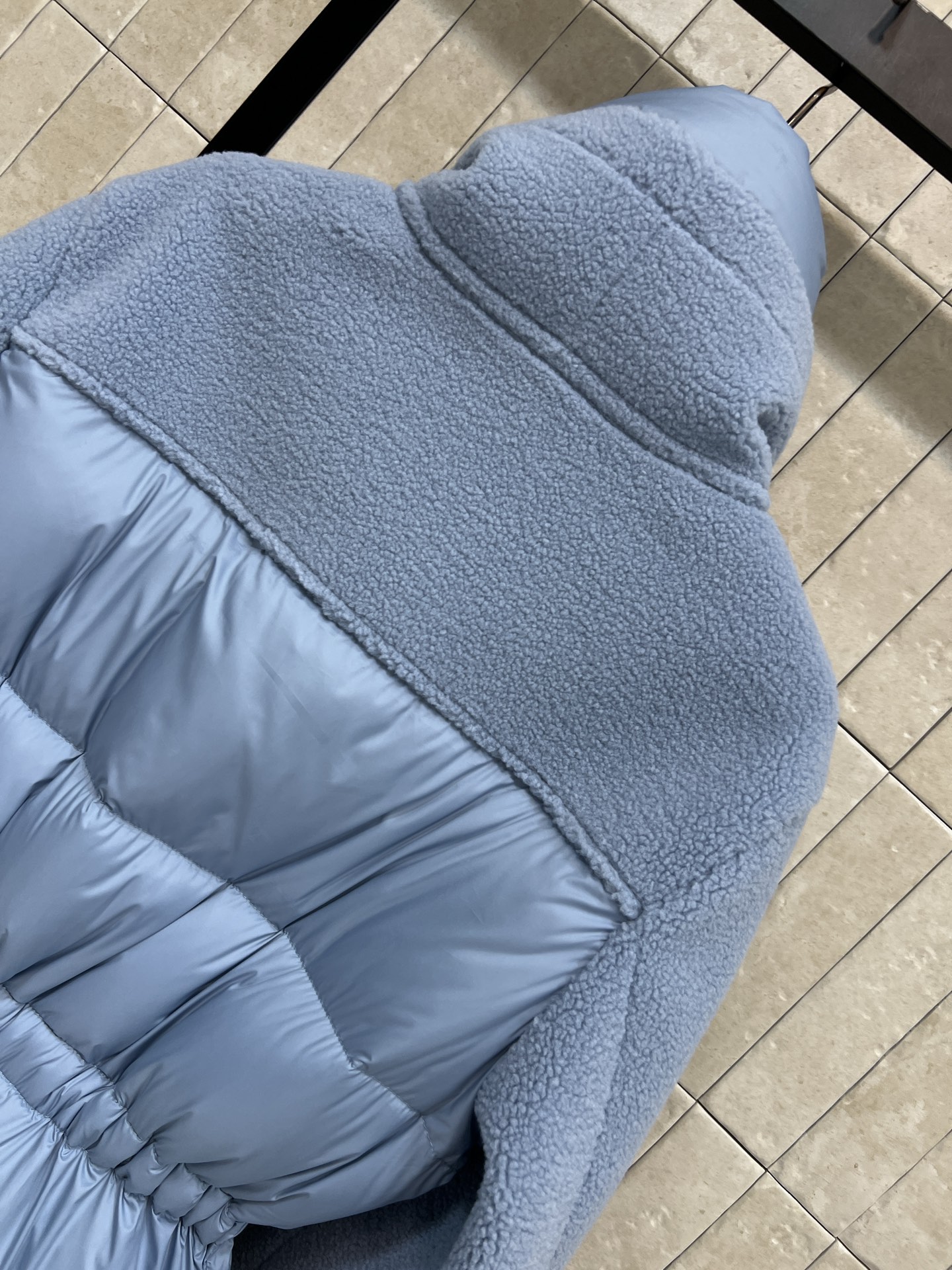 MO家 25秋冬新款 羊羔毛拼接收腰羽绒服 采用羊羔毛+高品质尼龙面料 保暖力超强 腰部抽绳设计 显瘦又