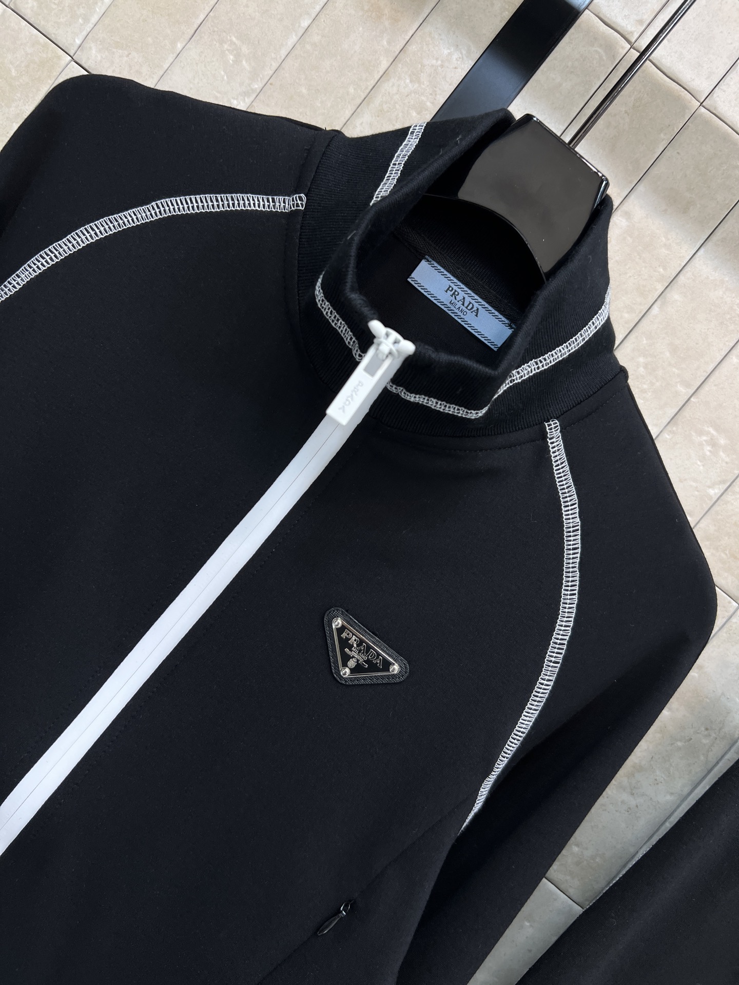 PD家 25秋冬新款 三角标运动套装 黑色短款卫衣外套+logo紧身打底裤 简约又有品牌辨识度 日常穿着