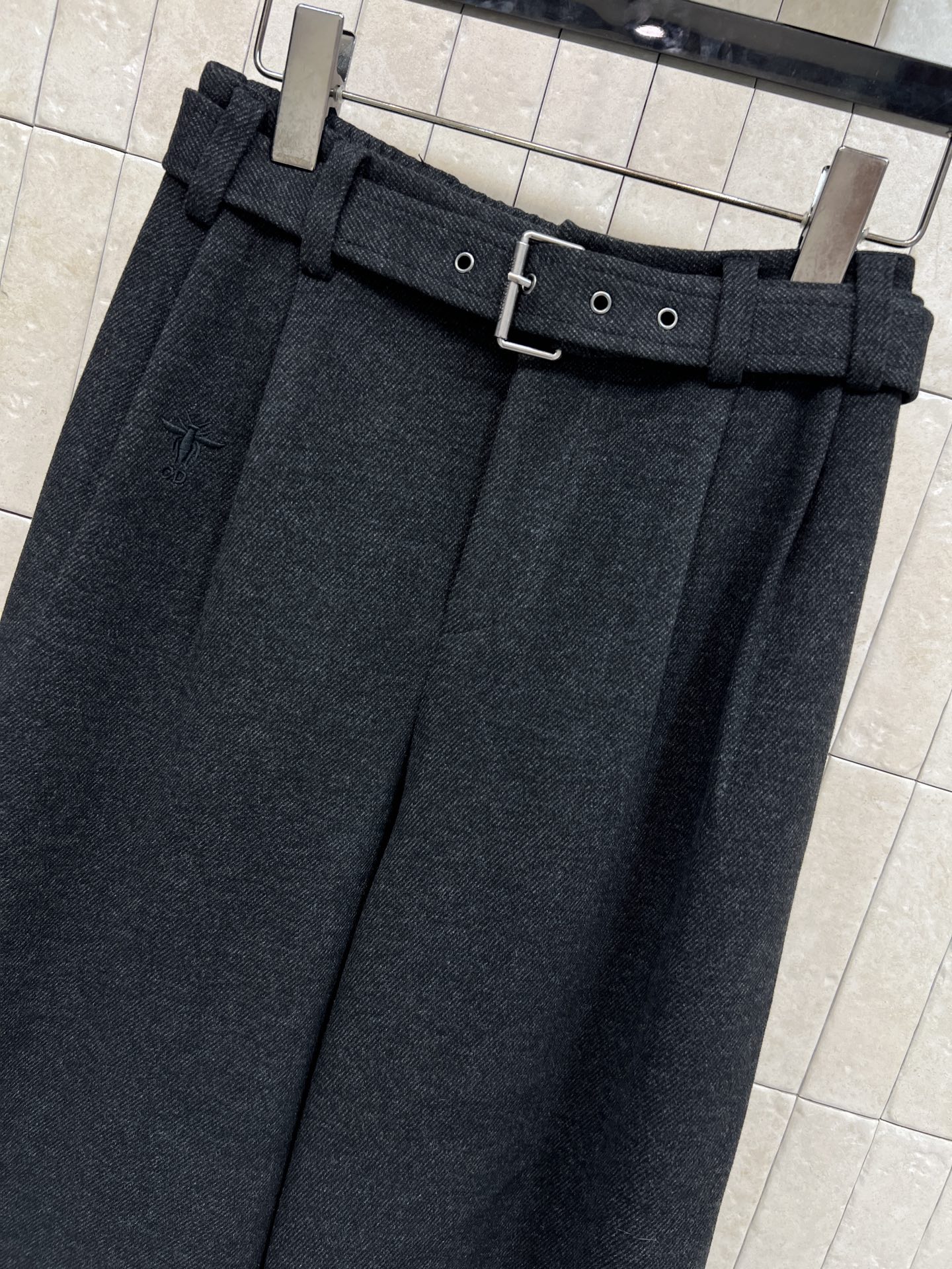 D家 25秋冬新款 高腰毛呢阔腿裤 采用厚实面料 秋冬穿超保暖！高腰+同色腰带设计 修饰腰线 提升比例产