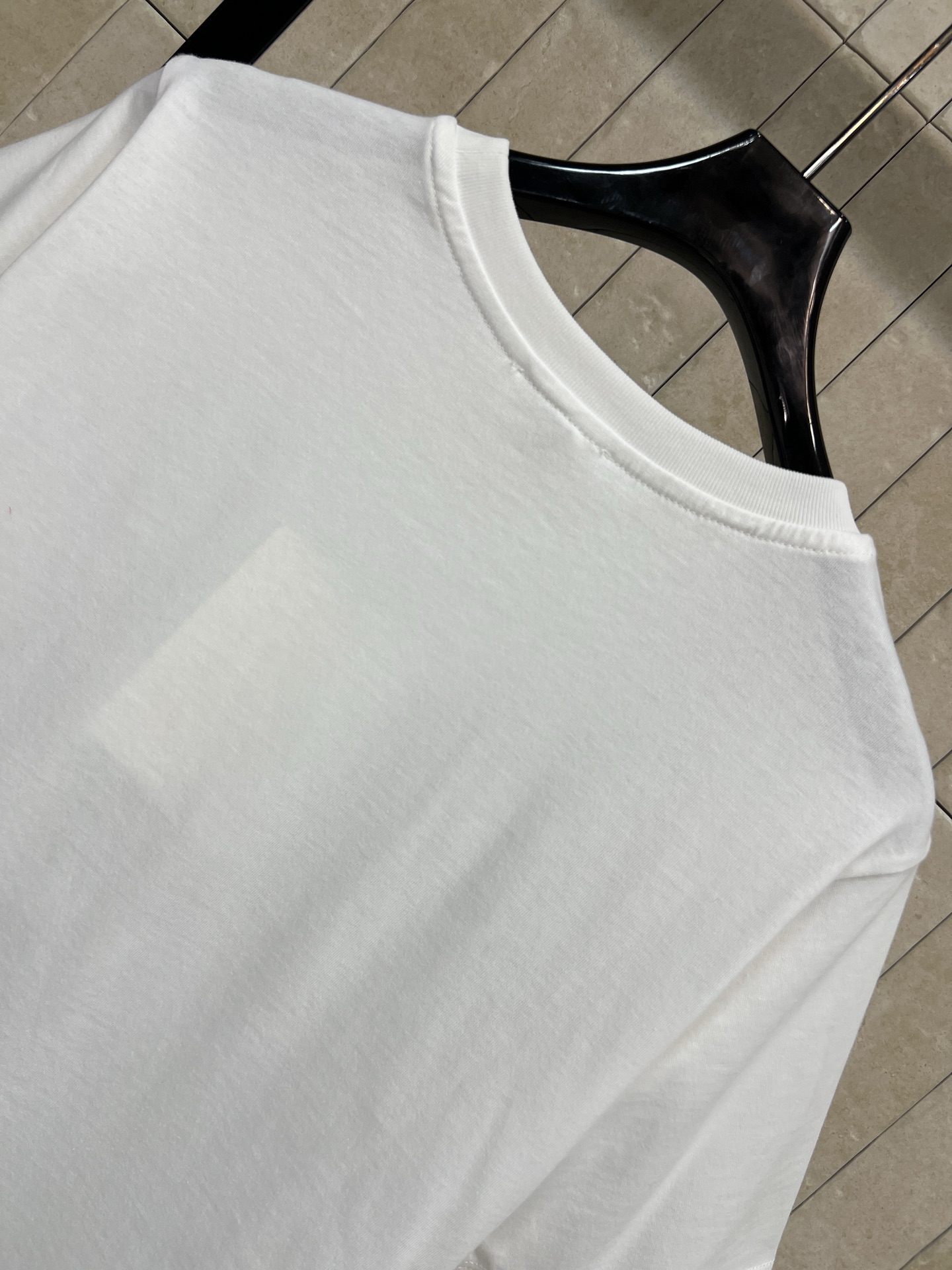 CE家 26春夏新款 狗狗印花短袖T恤 采用重磅纯棉面料 质感挺括不易变形 宽松版型 穿着舒适自在 胸前