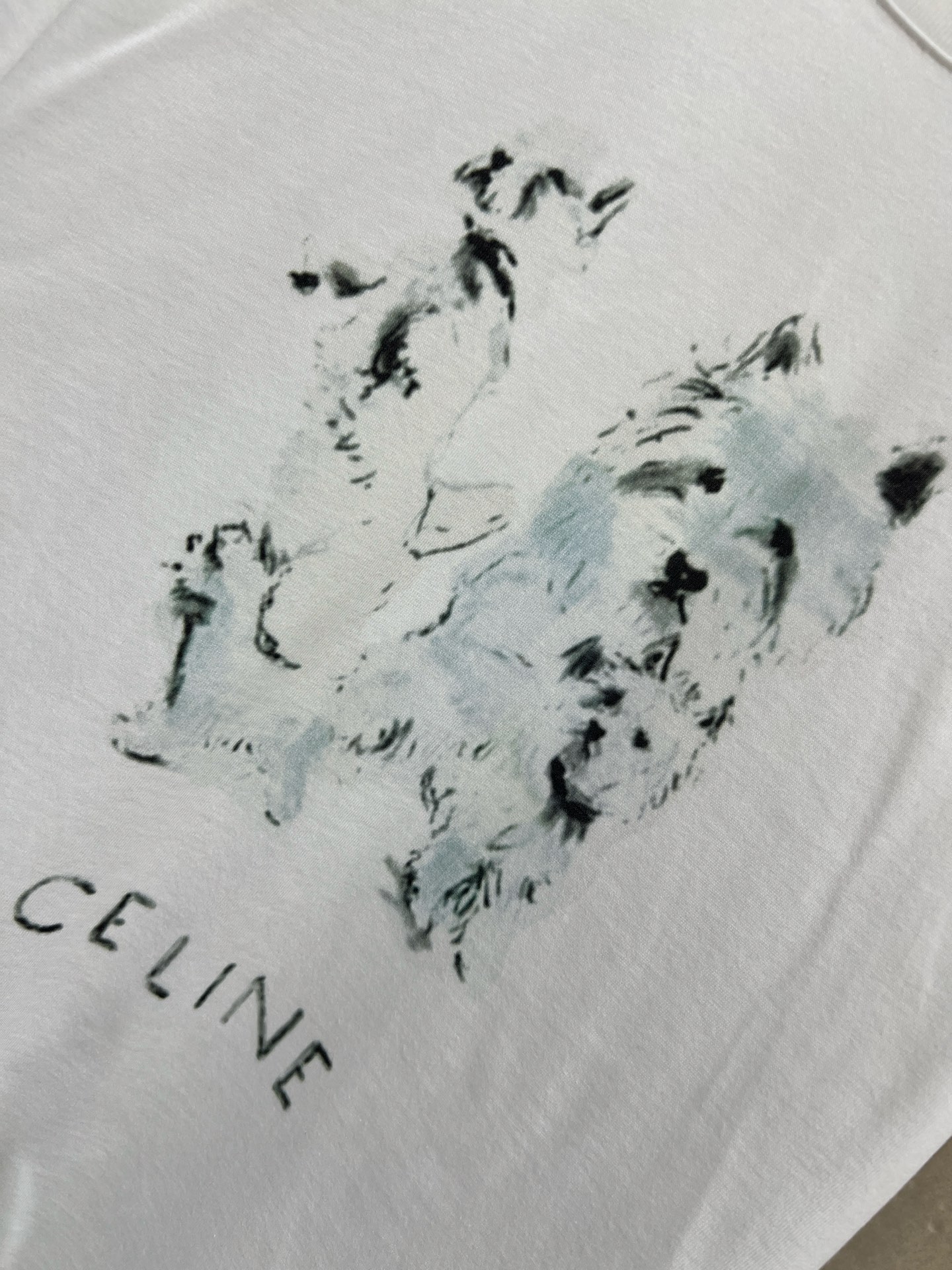 CE家 26春夏新款 狗狗印花短袖T恤 采用重磅纯棉面料 质感挺括不易变形 宽松版型 穿着舒适自在 胸前