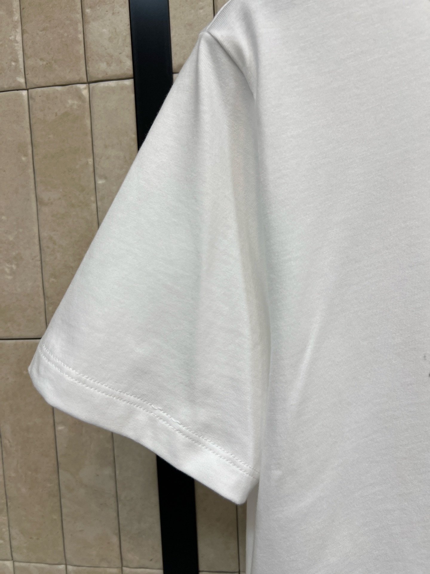 CE家 26春夏新款 狗狗印花短袖T恤 采用重磅纯棉面料 质感挺括不易变形 宽松版型 穿着舒适自在 胸前