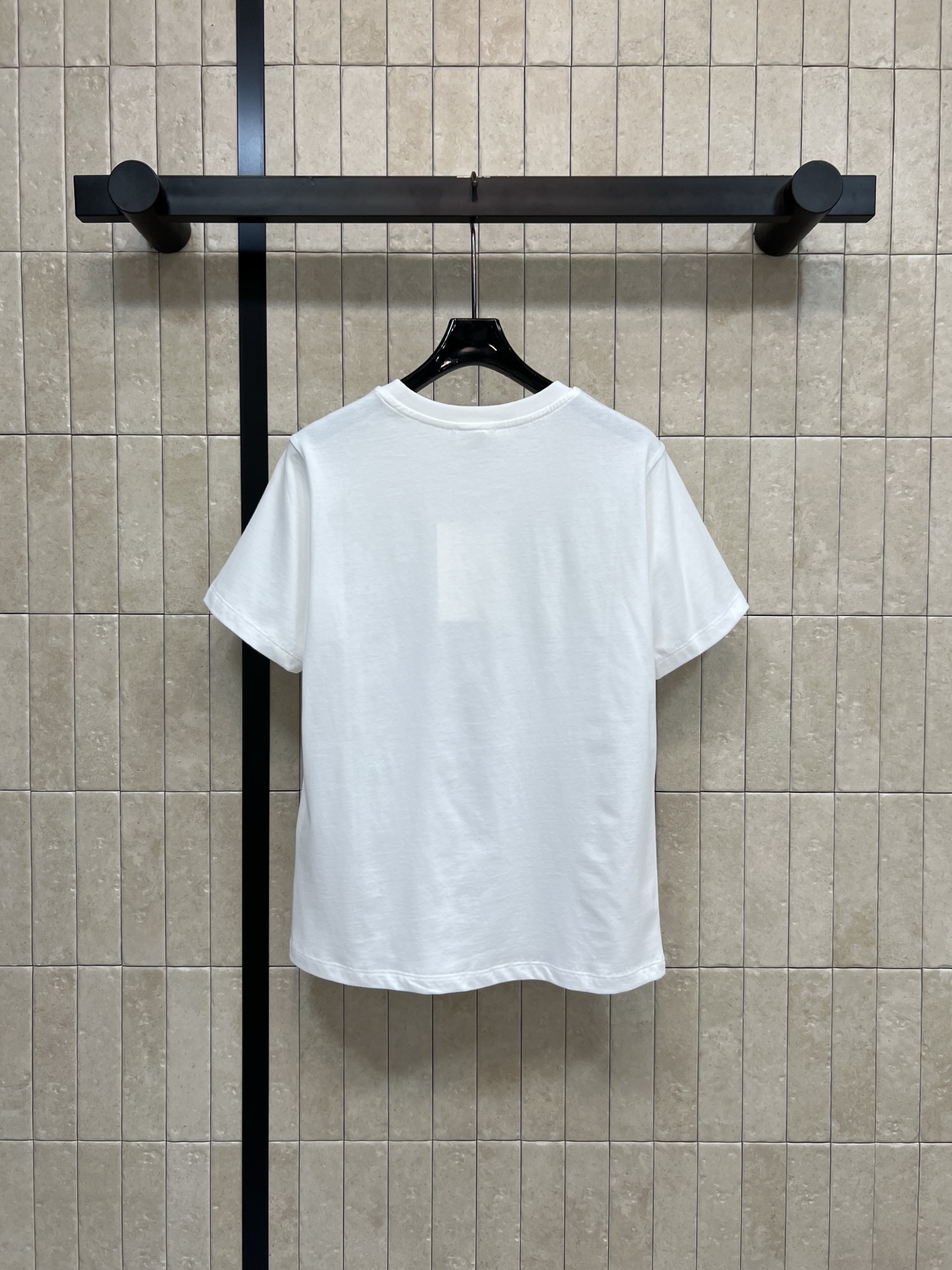 CE家 26春夏新款 狗狗印花短袖T恤 采用重磅纯棉面料 质感挺括不易变形 宽松版型 穿着舒适自在 胸前