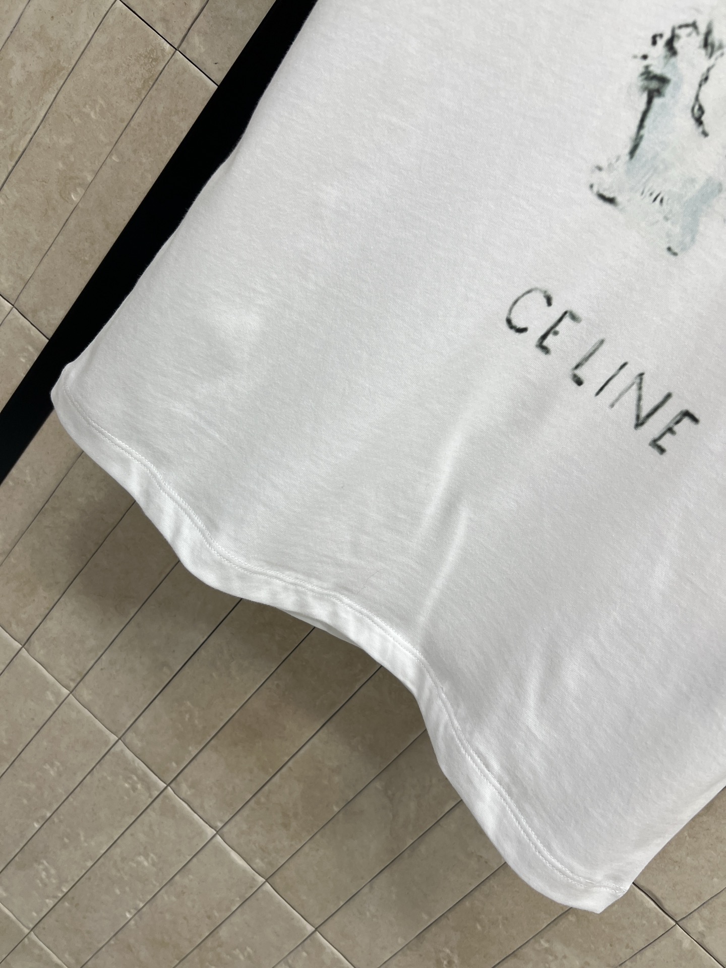 CE家 26春夏新款 狗狗印花短袖T恤 采用重磅纯棉面料 质感挺括不易变形 宽松版型 穿着舒适自在 胸前