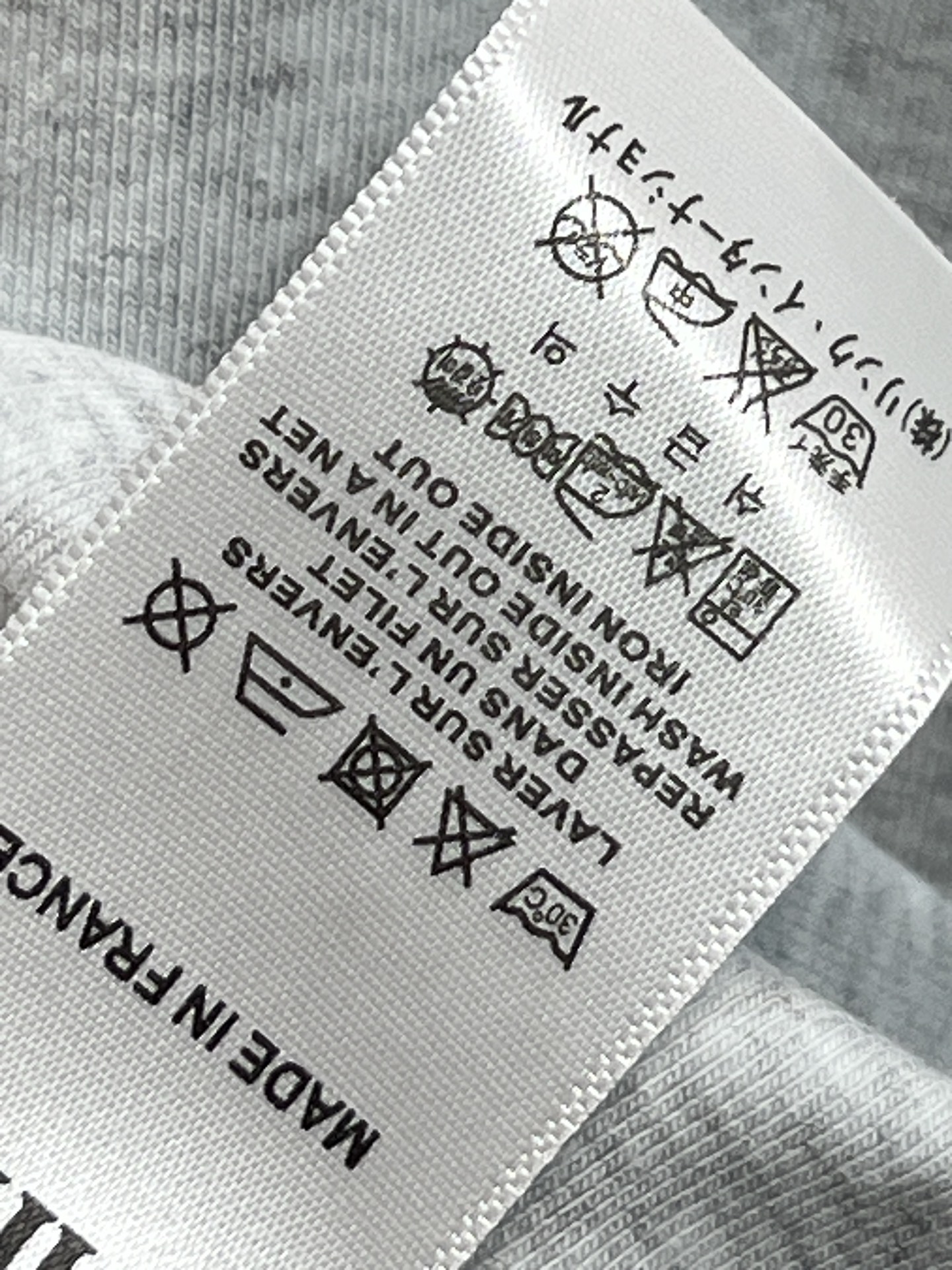 Chloe 26春夏新款 字母印花T恤 灰色主色+绿色Logo 简约又有辨识度！圆领设计 边缘深紫滚边 