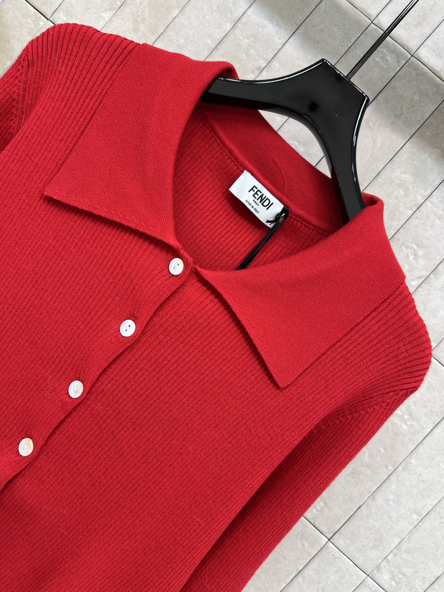 FD家 25秋冬新款 羊毛针织翻领开衫 柔软保暖 翻领+短款剪裁 优雅又时髦 袖口毛绒绒点缀 俏皮感满分