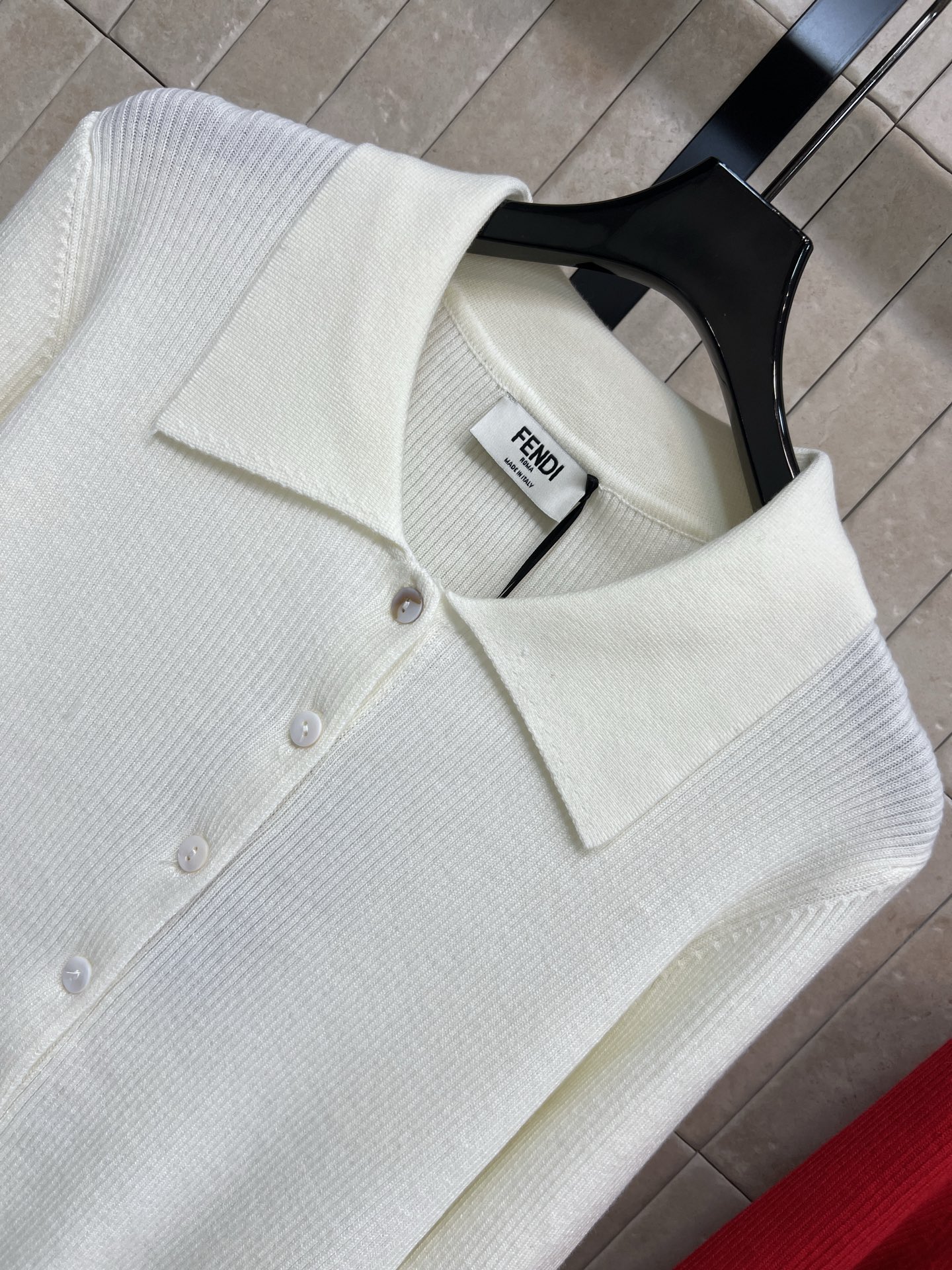 FD家 25秋冬新款 羊毛针织翻领开衫 柔软保暖 翻领+短款剪裁 优雅又时髦 袖口毛绒绒点缀 俏皮感满分