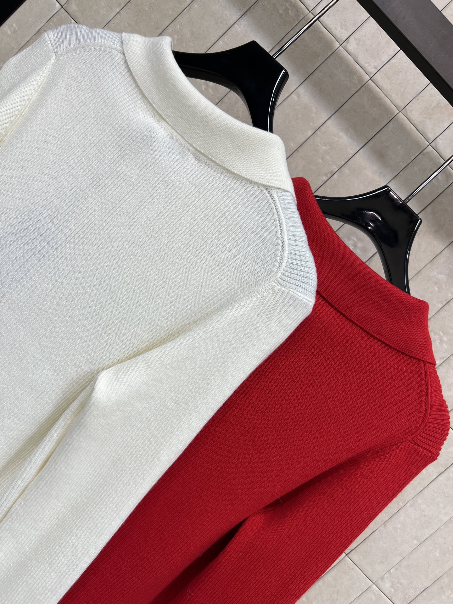 FD家 25秋冬新款 羊毛针织翻领开衫 柔软保暖 翻领+短款剪裁 优雅又时髦 袖口毛绒绒点缀 俏皮感满分