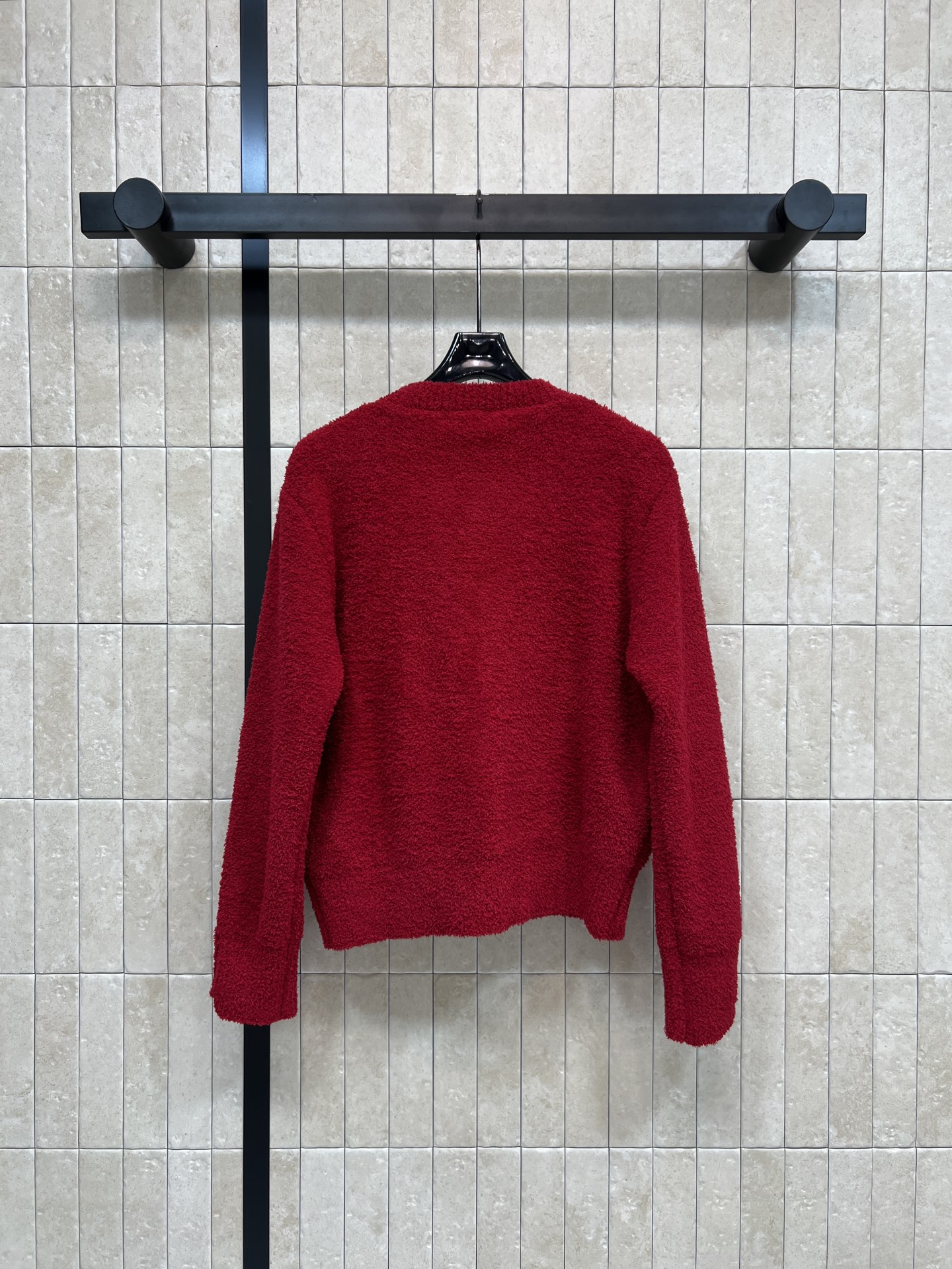 CE家 25秋冬新款 红色毛呢开衫 经典圆领+金色纽扣 简约又有质感 胸前黑色双C刺绣 辨识度超高！短款