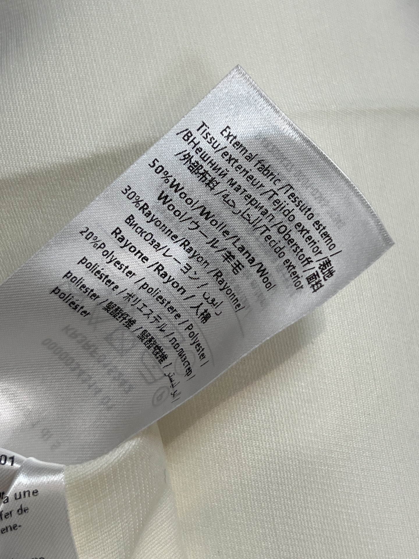 V家 25秋冬新款 V字金属装饰翻边阔腿裤 采用高品质羊毛混纺 柔软又保暖 秋冬穿超合适！高腰设计修饰腰