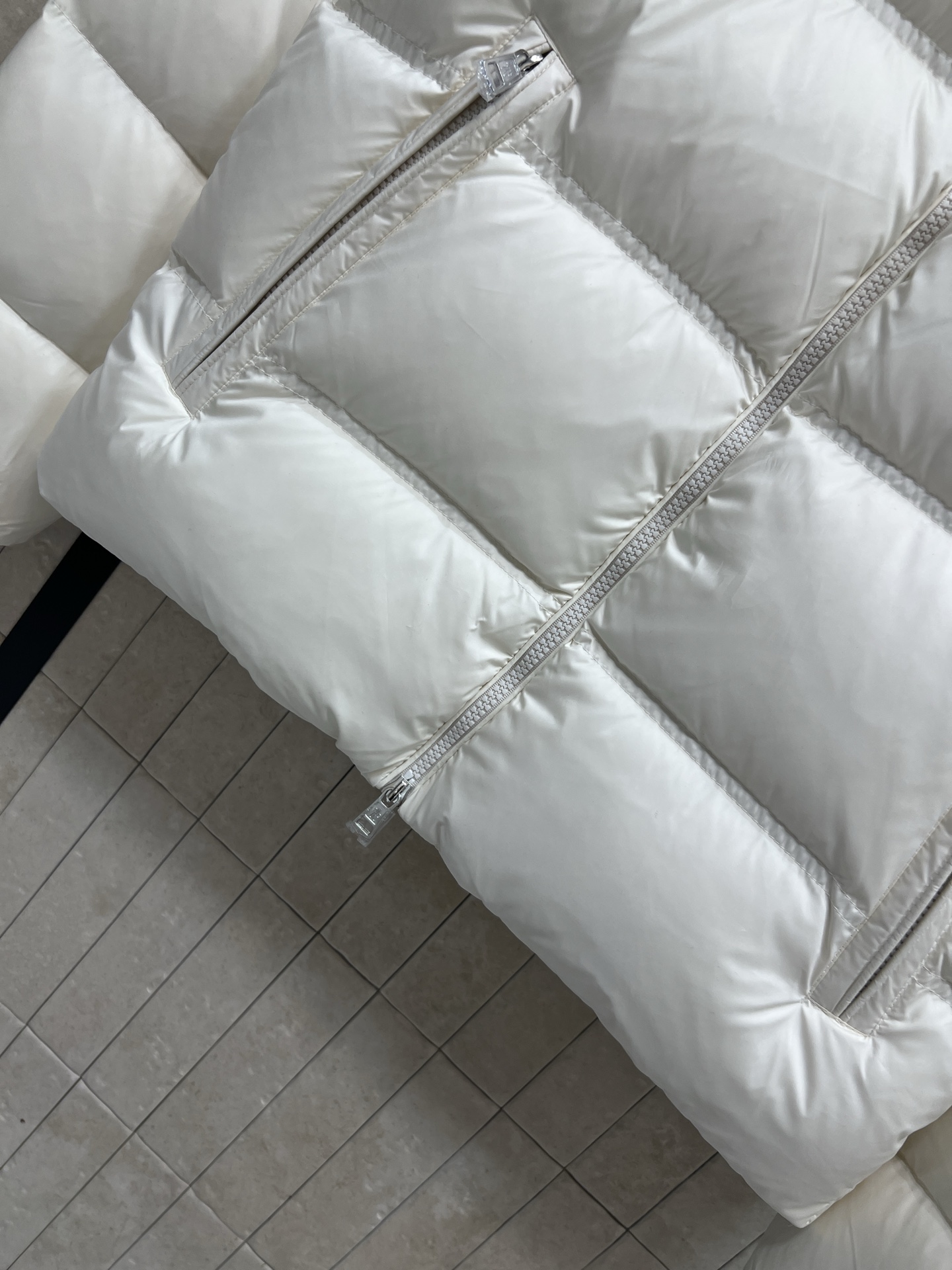 MO家 25秋冬新款 立领羽绒服 简约利落 适合商务or休闲场合 高品质防风防水面料+高蓬松羽绒填充 保