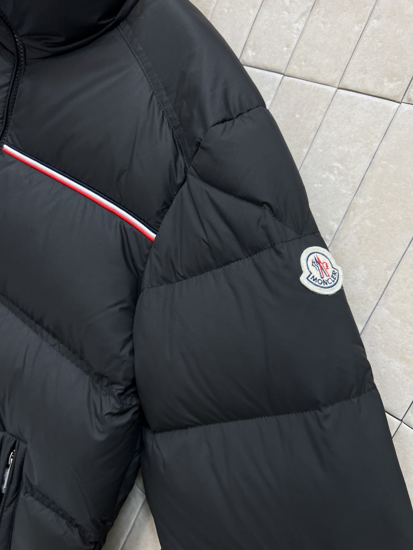 MO家 25秋冬新款 立领羽绒服 简约利落 适合商务or休闲场合 高品质防风防水面料+高蓬松羽绒填充 保