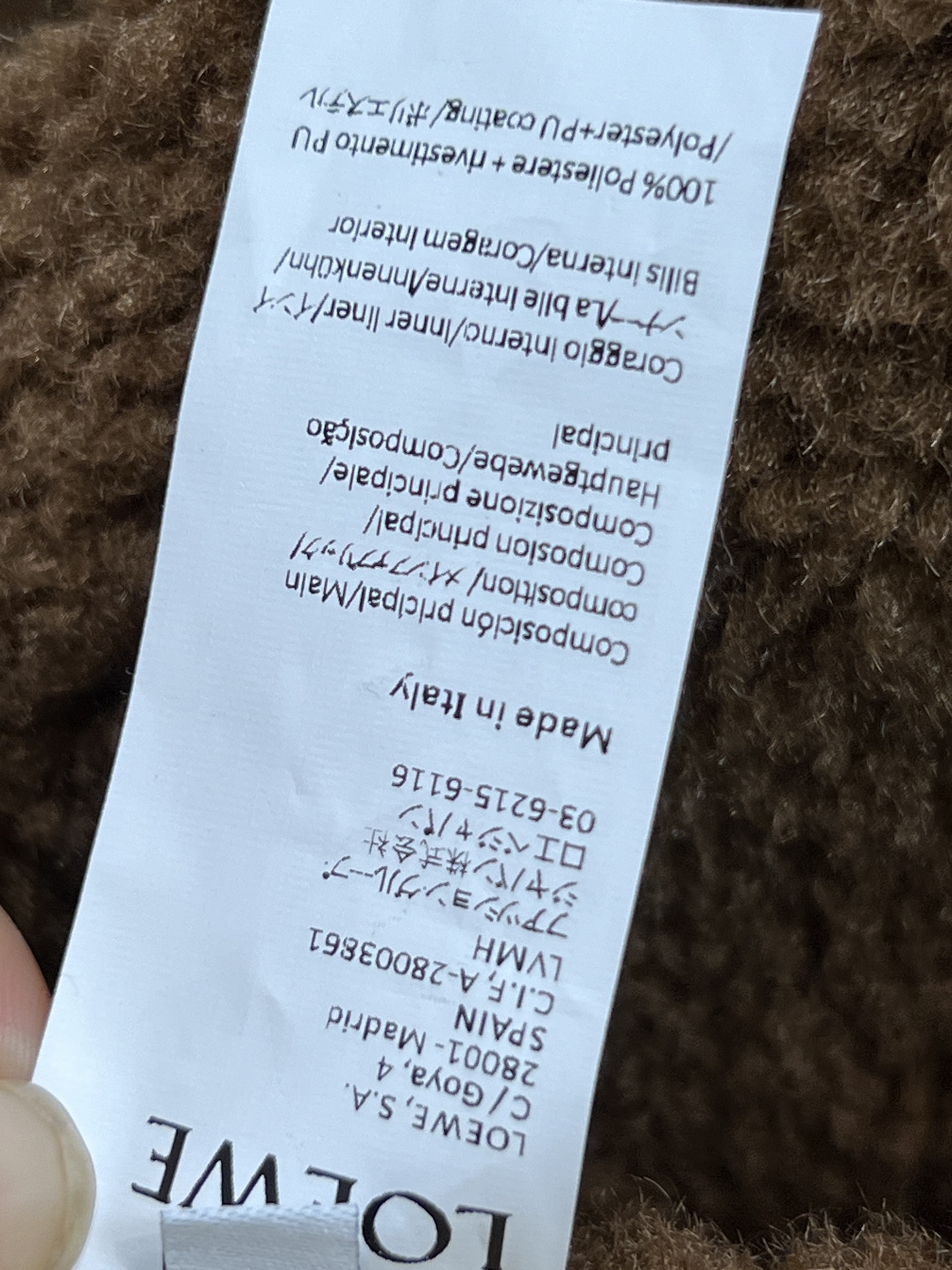 LW家 26早春新款 皮毛一体V领外套 外层皮革+内里羊羔毛 保暖力满分 宽松廓形+V领单排扣 袖口卷边