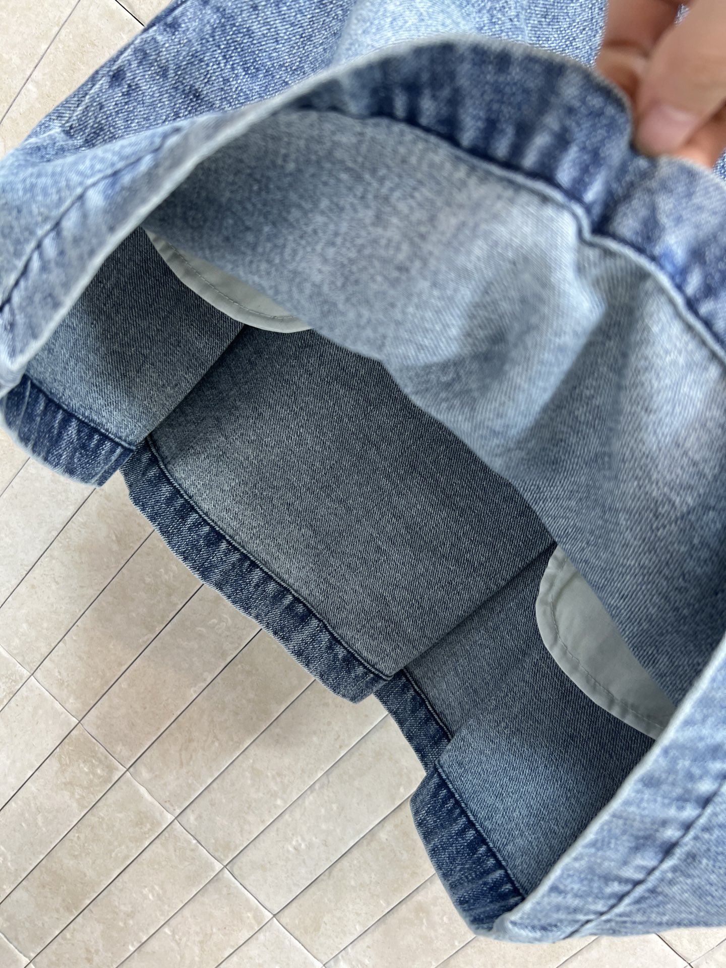 LW家 26早春新款 皮牌logo牛仔压褶短裙 高腰压褶A字版型 皮革Logo点缀 低调又有辨识度 高品