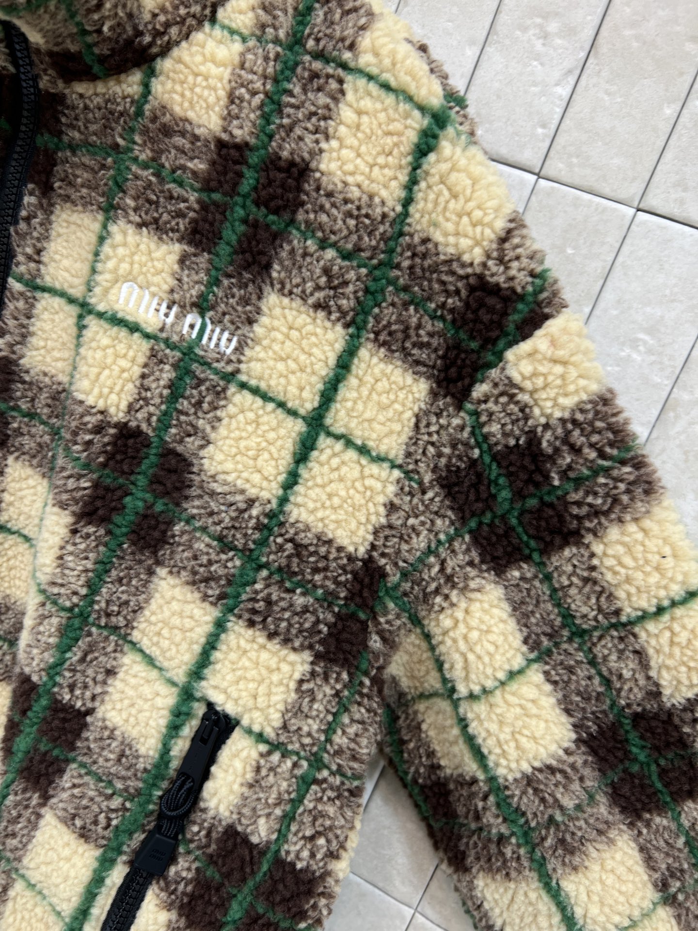 MIU家 25秋冬新款 格纹泰迪绒短款外套 低饱和棕绿米色格纹 复古又温柔 泰迪绒材质超柔软 秋冬穿超暖