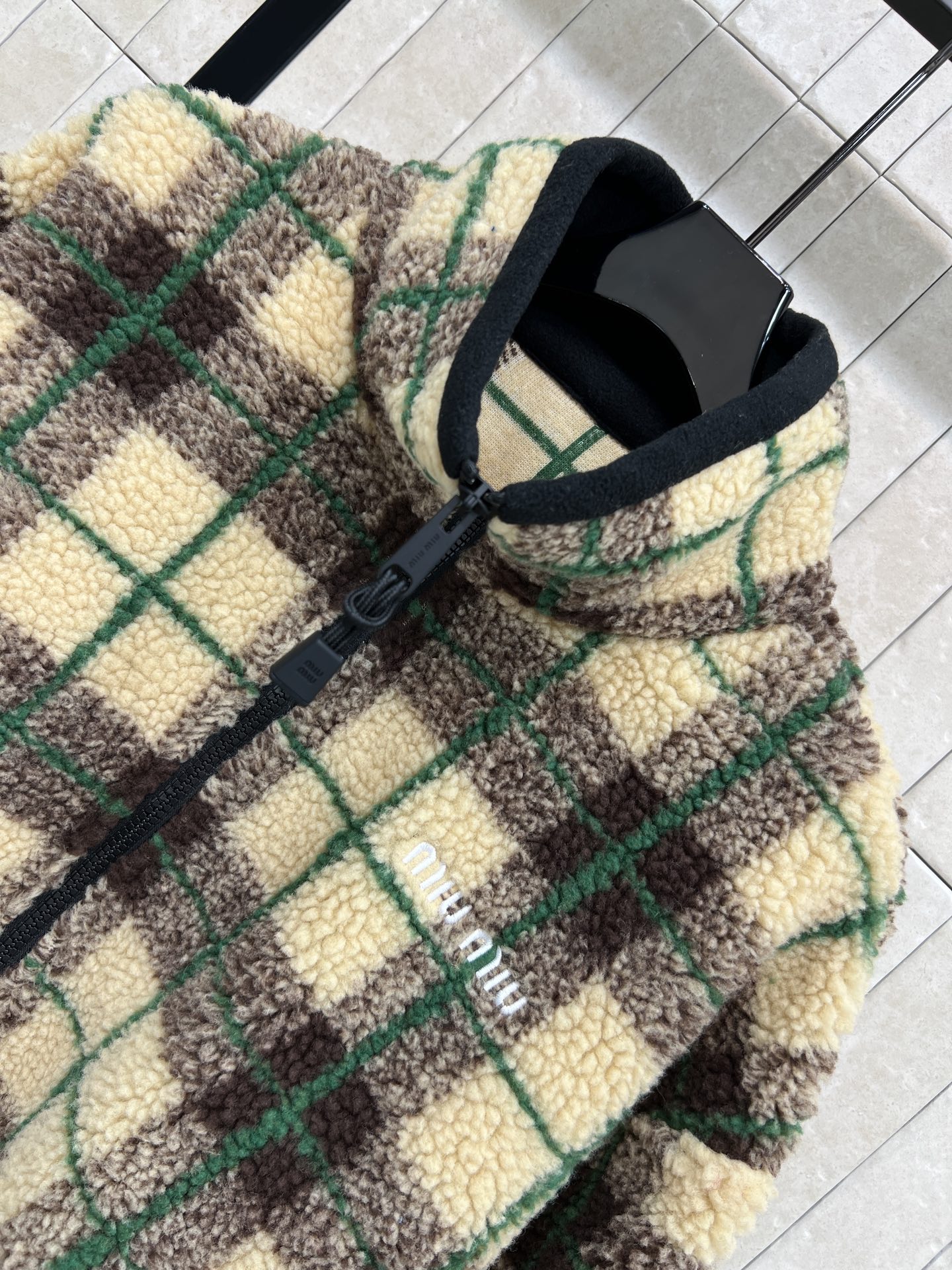 MIU家 25秋冬新款 格纹泰迪绒短款外套 低饱和棕绿米色格纹 复古又温柔 泰迪绒材质超柔软 秋冬穿超暖