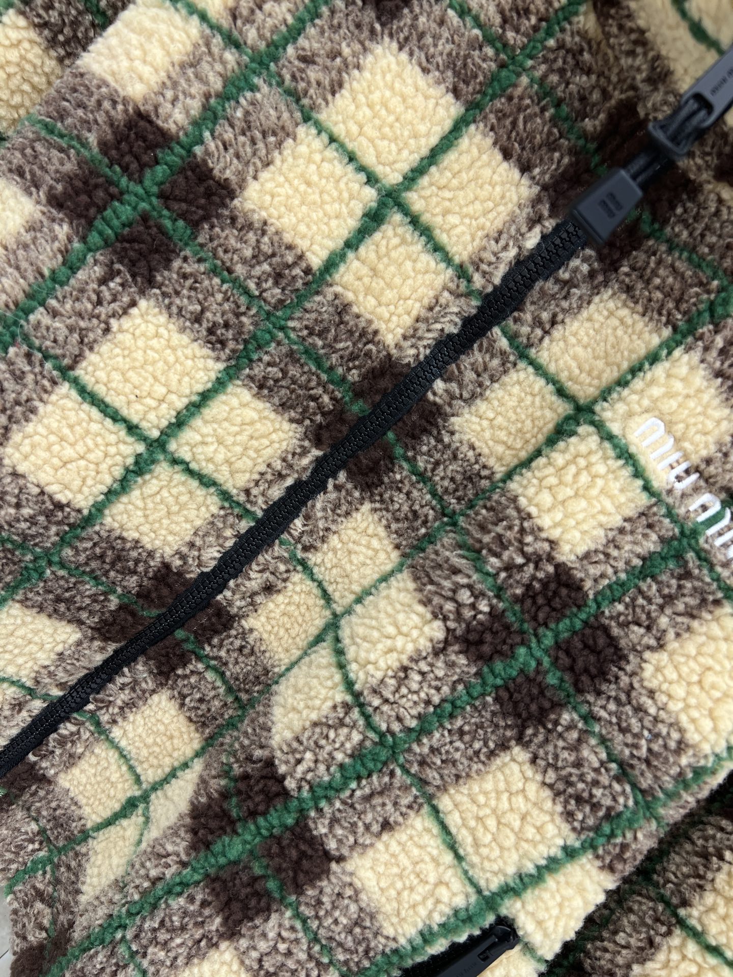 MIU家 25秋冬新款 格纹泰迪绒短款外套 低饱和棕绿米色格纹 复古又温柔 泰迪绒材质超柔软 秋冬穿超暖