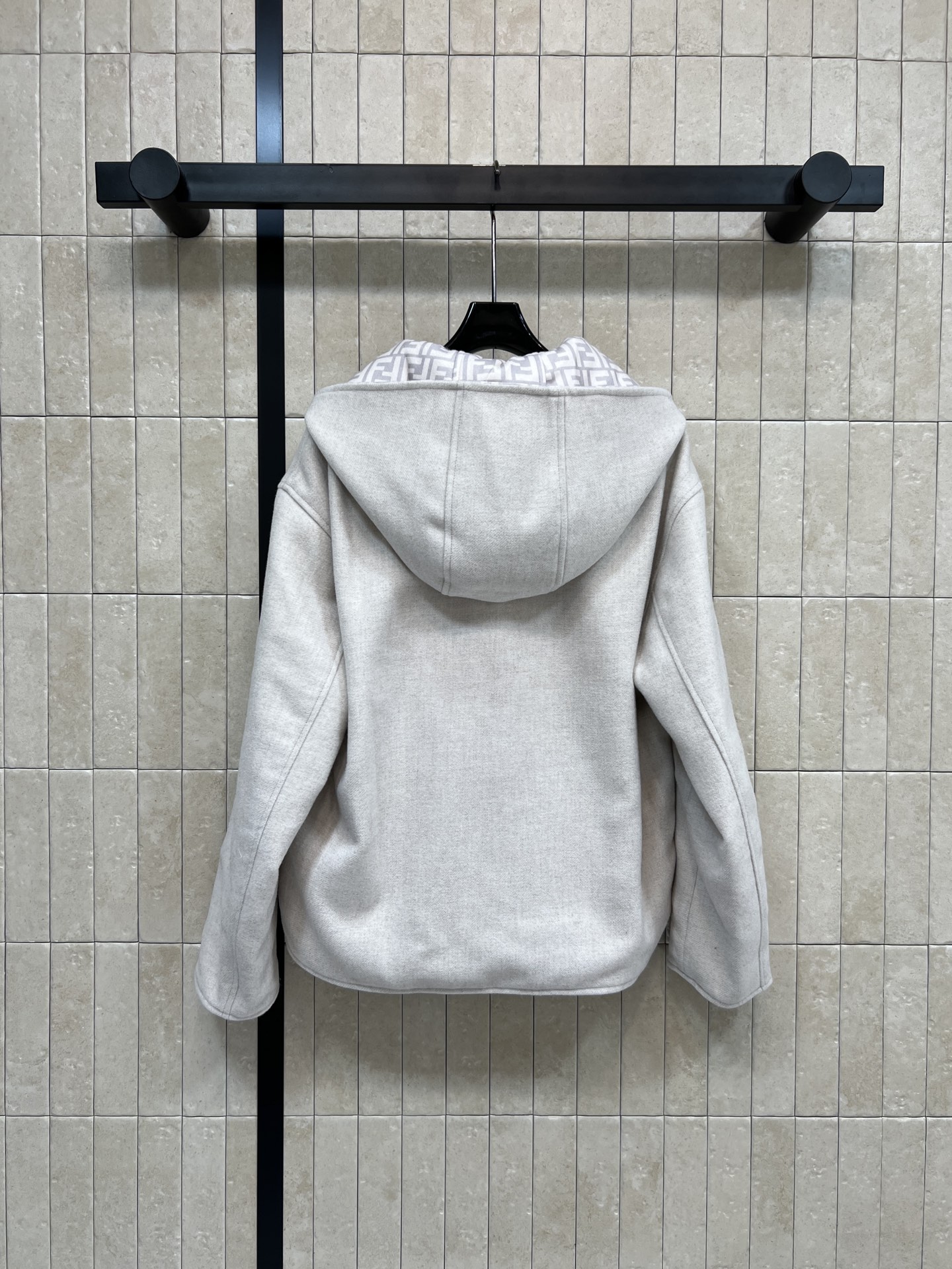 FD家 25秋冬新款 羊毛双面外套 连帽可拆卸设计 采用高品质羊毛 柔软又保暖 秋冬穿超合适！内里是经典