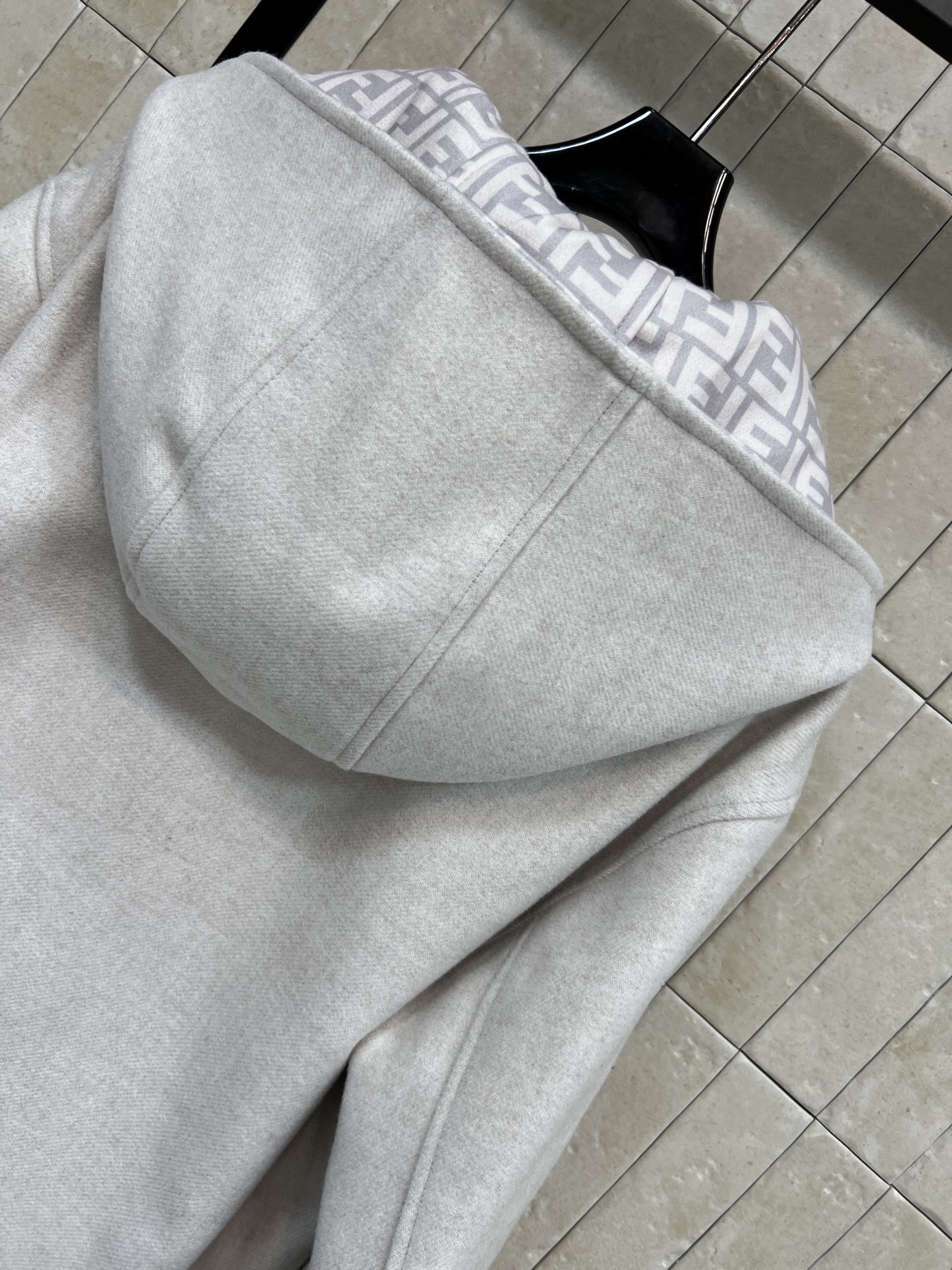 FD家 25秋冬新款 羊毛双面外套 连帽可拆卸设计 采用高品质羊毛 柔软又保暖 秋冬穿超合适！内里是经典