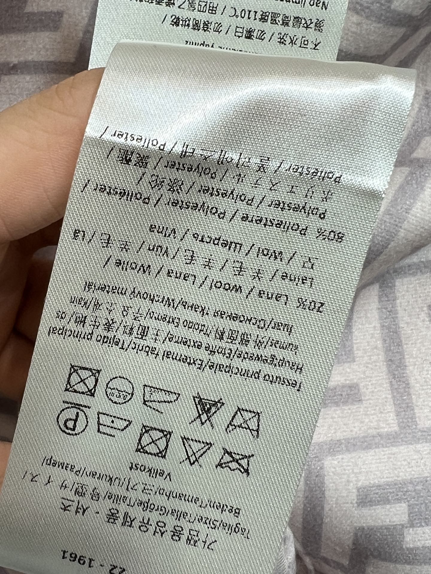 FD家 25秋冬新款 羊毛双面外套 连帽可拆卸设计 采用高品质羊毛 柔软又保暖 秋冬穿超合适！内里是经典