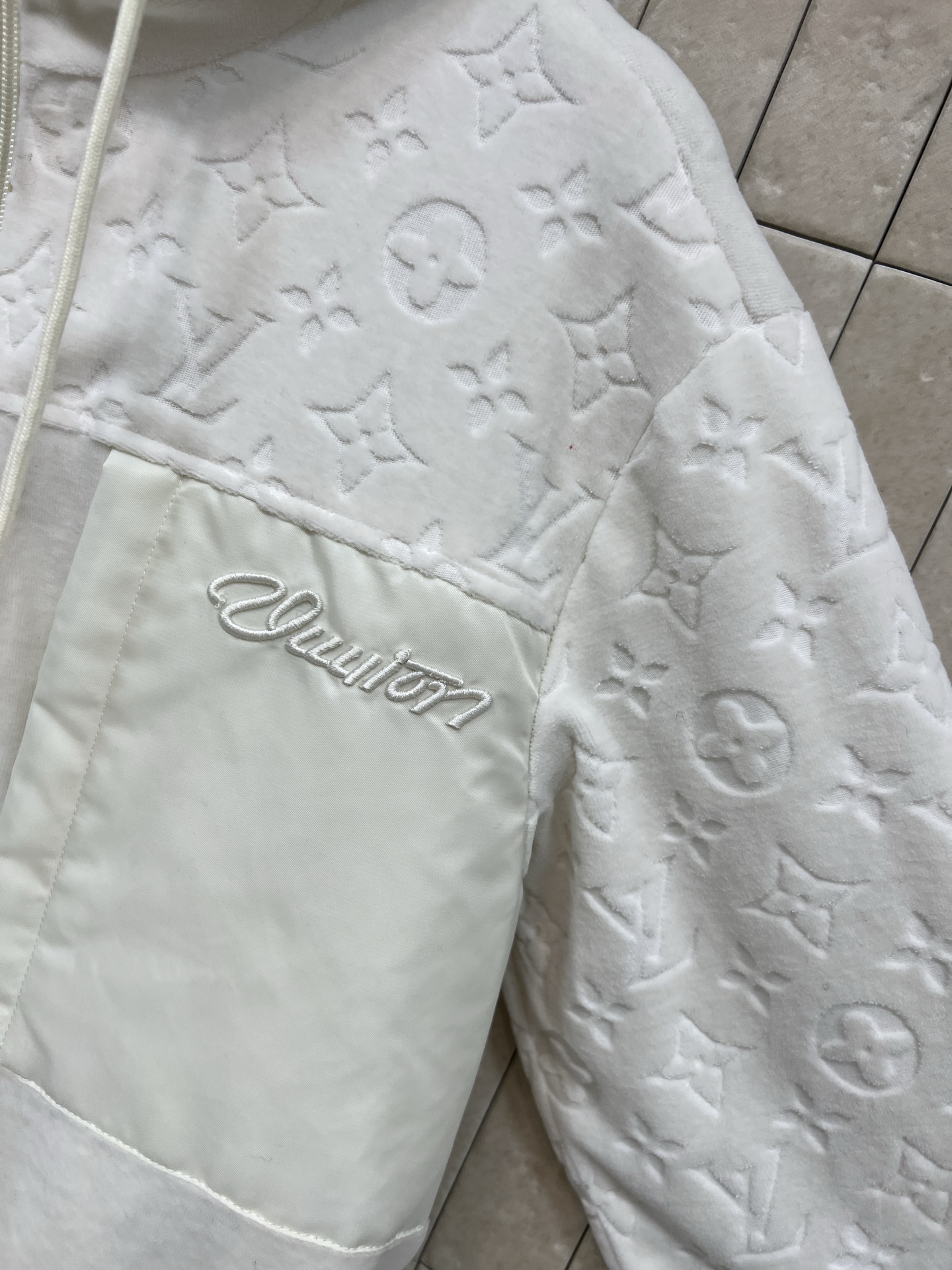 L家 25秋冬新款 老花拼接连帽卫衣 经典老花图案+高品质棉料 柔软又保暖 秋冬穿超舒服！拉链设计方便穿