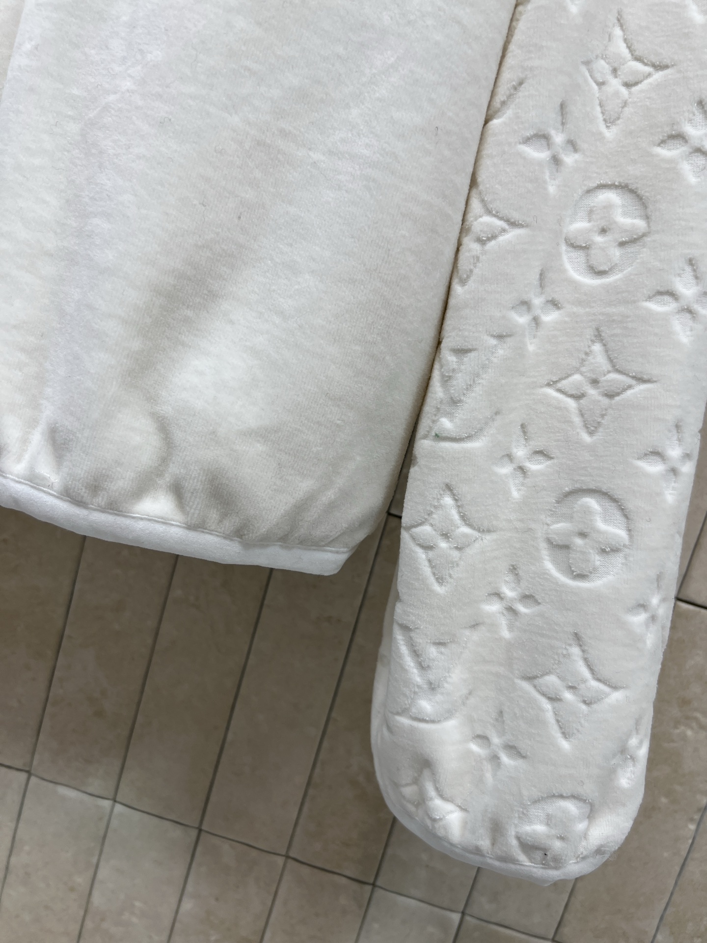 L家 25秋冬新款 老花拼接连帽卫衣 经典老花图案+高品质棉料 柔软又保暖 秋冬穿超舒服！拉链设计方便穿