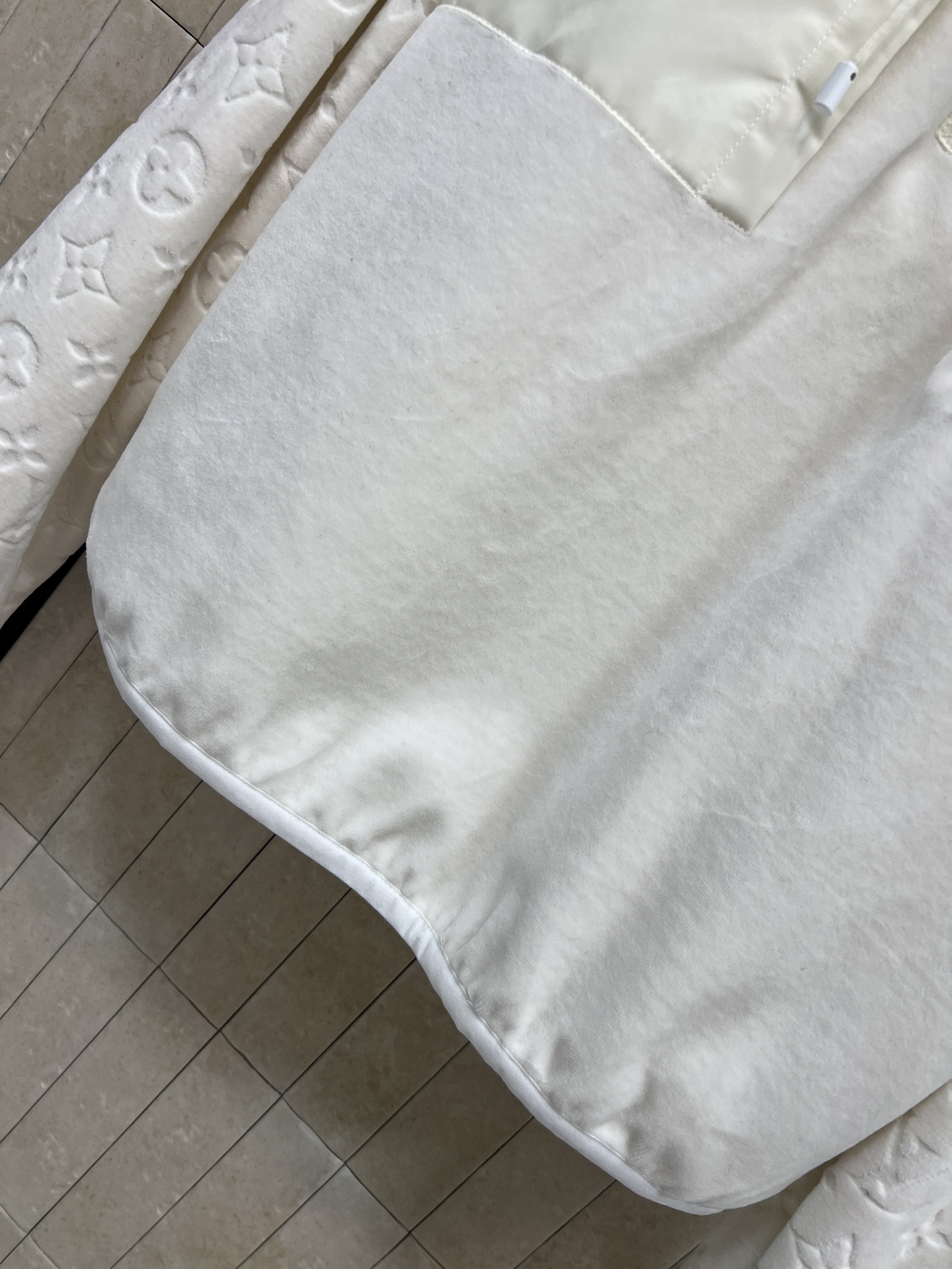 L家 25秋冬新款 老花拼接连帽卫衣 经典老花图案+高品质棉料 柔软又保暖 秋冬穿超舒服！拉链设计方便穿