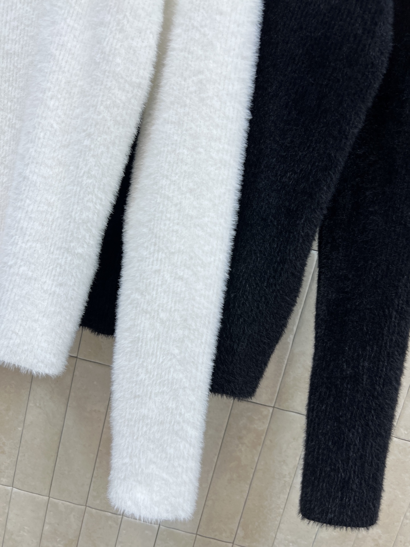 G家 25秋冬新款 羊毛针织高领毛衣 采用柔软针织面料 触感舒适又保暖 秋冬穿超合适！圆领设计+红绿撞色