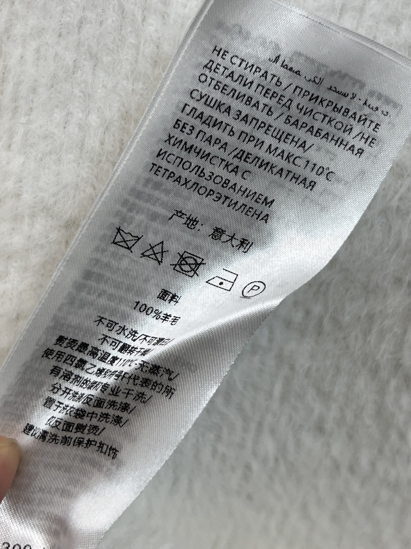 G家 25秋冬新款 羊毛针织高领毛衣 采用柔软针织面料 触感舒适又保暖 秋冬穿超合适！圆领设计+红绿撞色