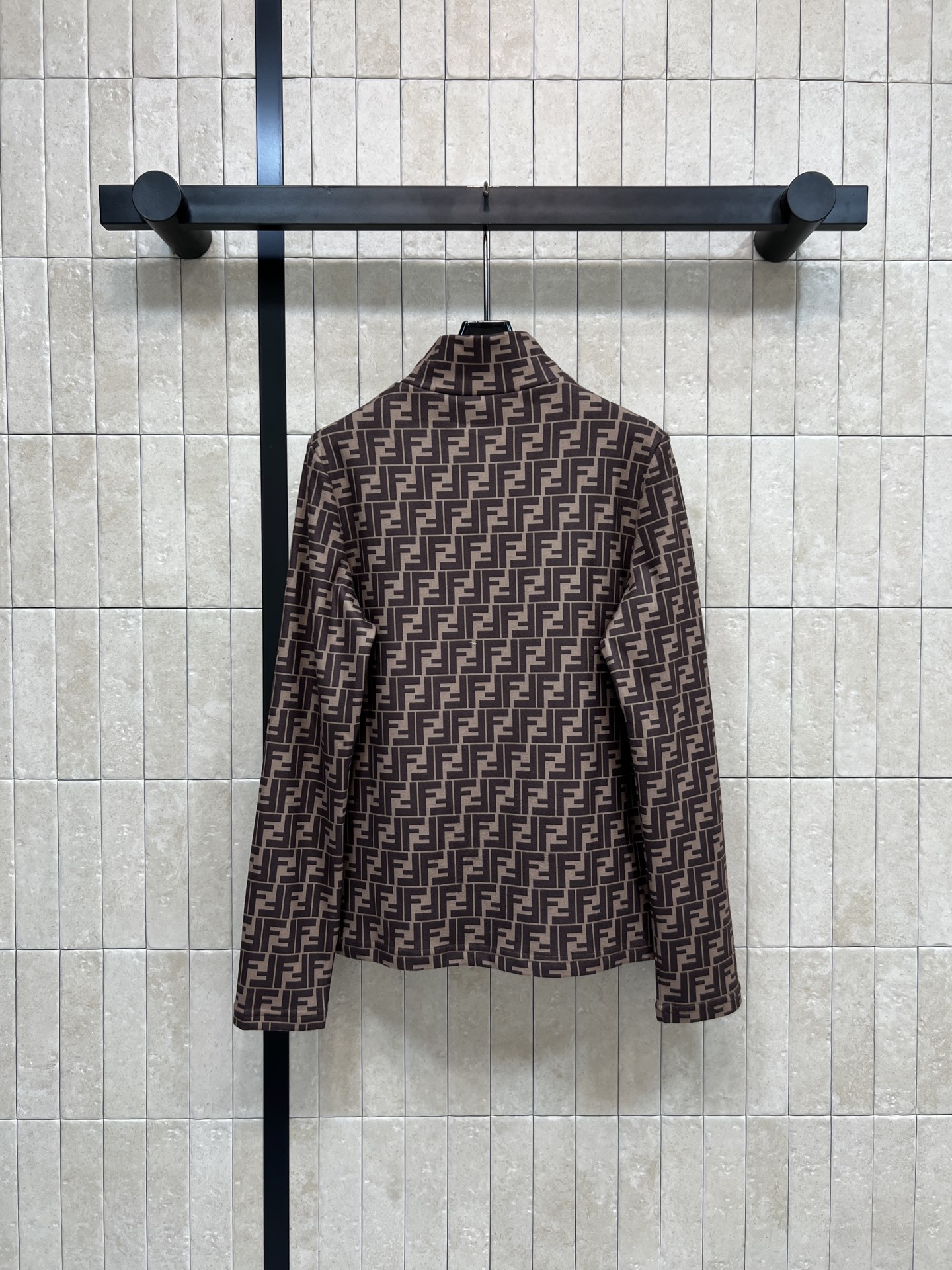 FD家 25秋冬新款 双F老花加绒打底衫 棕色系提花设计 品牌辨识度超高！柔软弹力加绒面料 穿着舒适又修