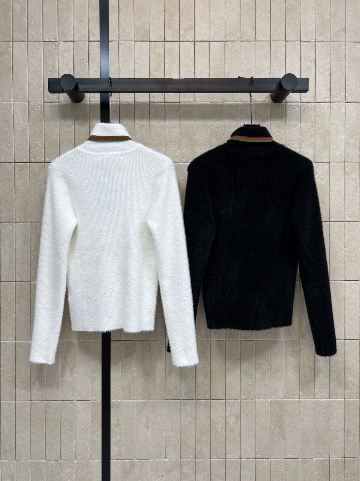 G家 25秋冬新款 羊毛针织高领毛衣 采用柔软针织面料 触感舒适又保暖 秋冬穿超合适！圆领设计+红绿撞色