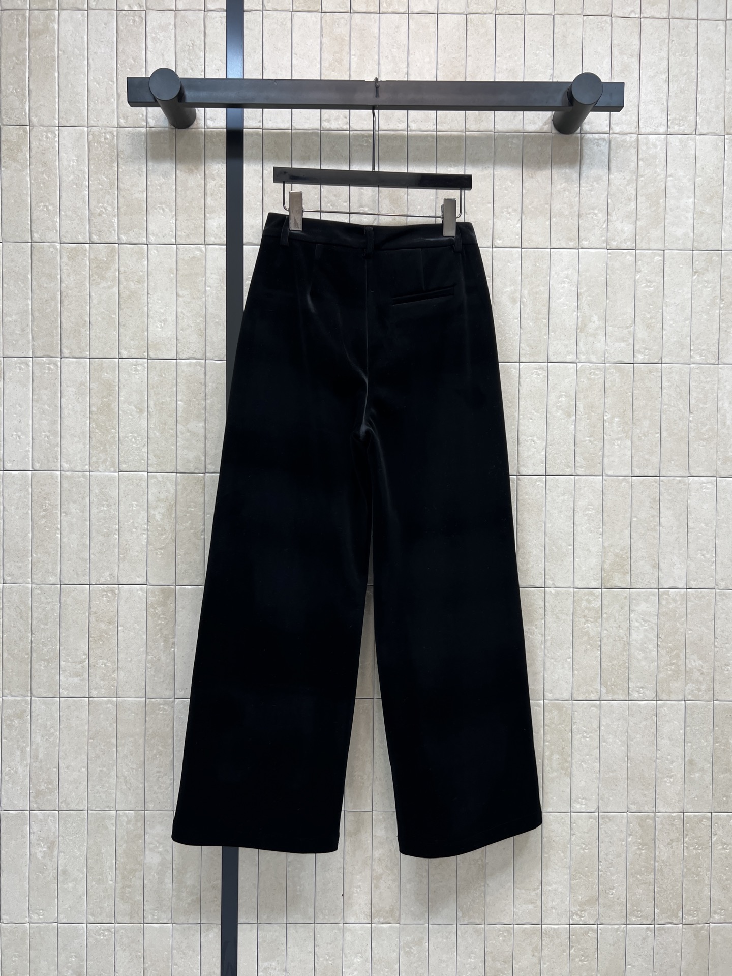 小香家 25秋冬新款 黑色金丝绒高腰阔腿裤 高腰剪裁拉长比例 宽裤腿修饰腿型 日常通勤或休闲都能轻松驾驭
