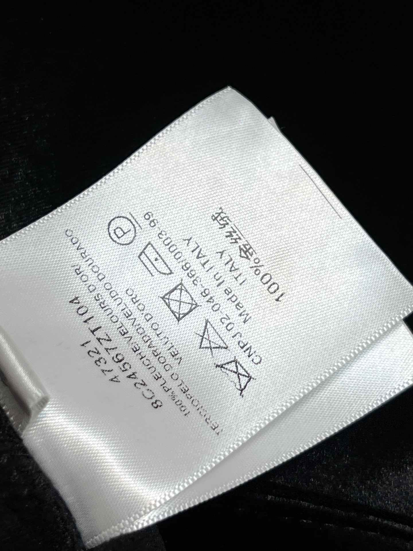 小香家 25秋冬新款 黑色金丝绒高腰阔腿裤 高腰剪裁拉长比例 宽裤腿修饰腿型 日常通勤或休闲都能轻松驾驭