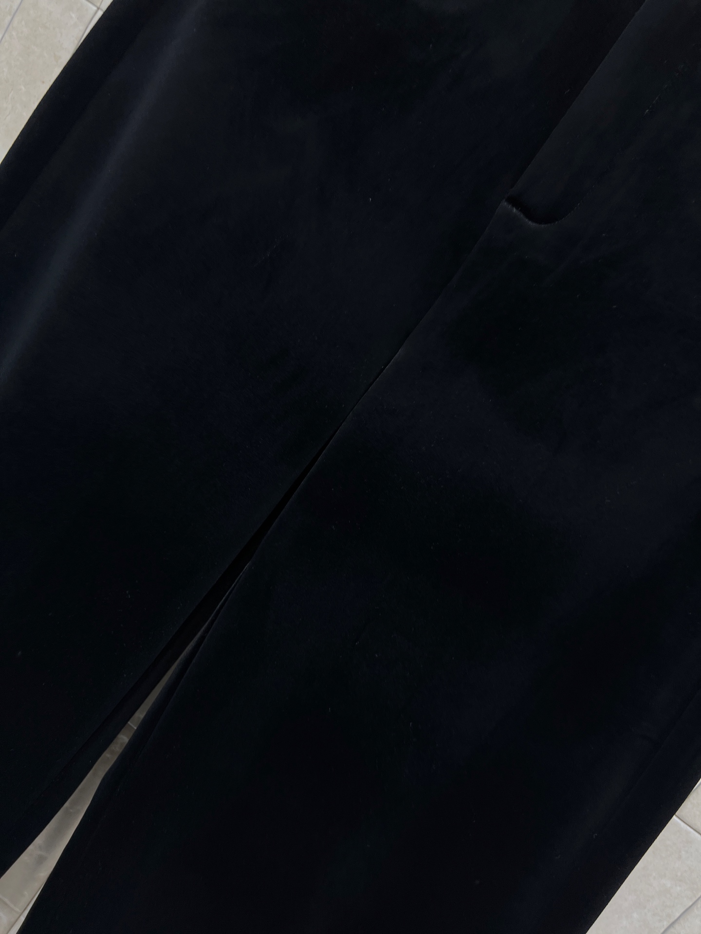 小香家 25秋冬新款 黑色金丝绒高腰阔腿裤 高腰剪裁拉长比例 宽裤腿修饰腿型 日常通勤或休闲都能轻松驾驭