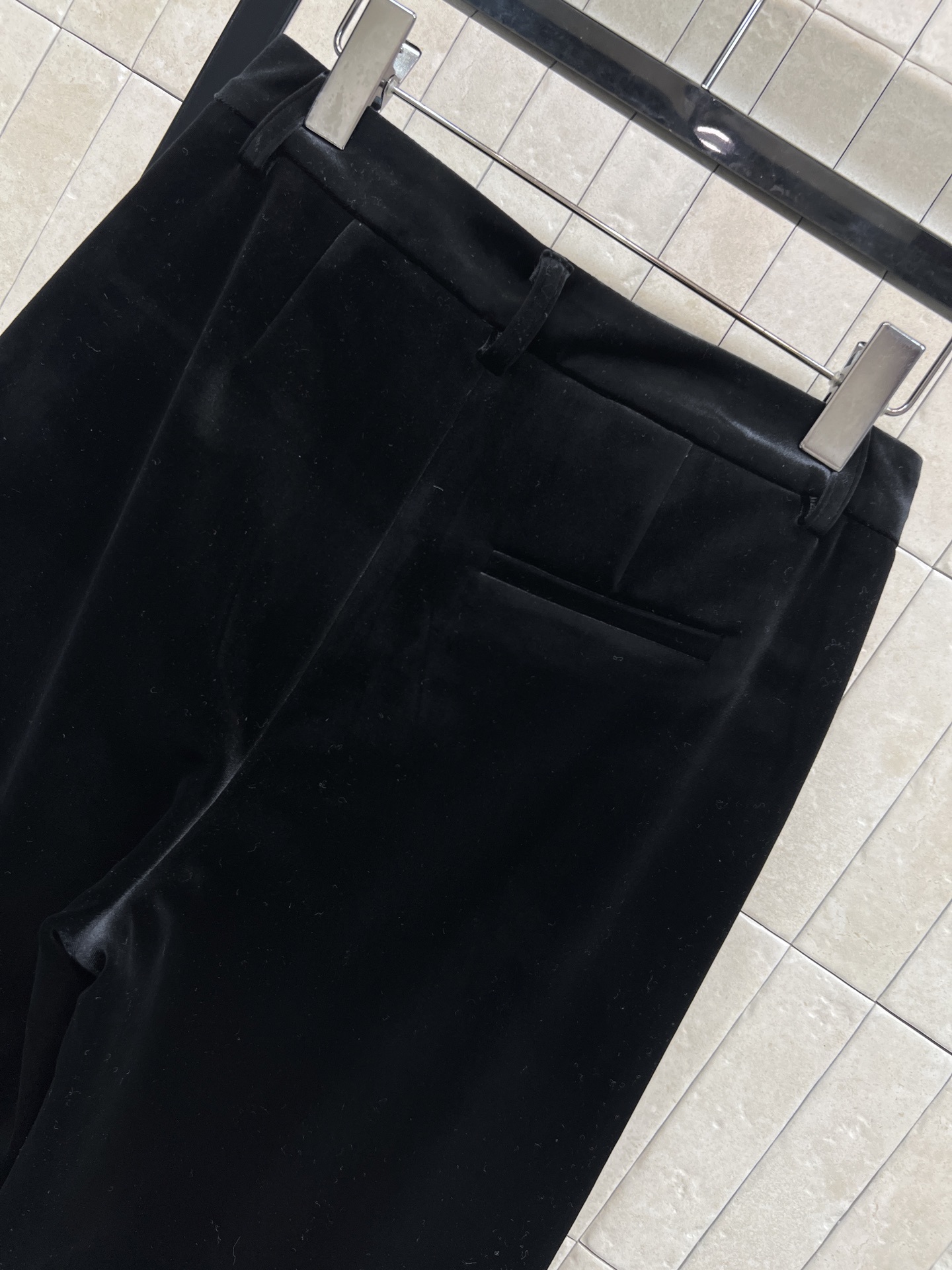 小香家 25秋冬新款 黑色金丝绒高腰阔腿裤 高腰剪裁拉长比例 宽裤腿修饰腿型 日常通勤或休闲都能轻松驾驭