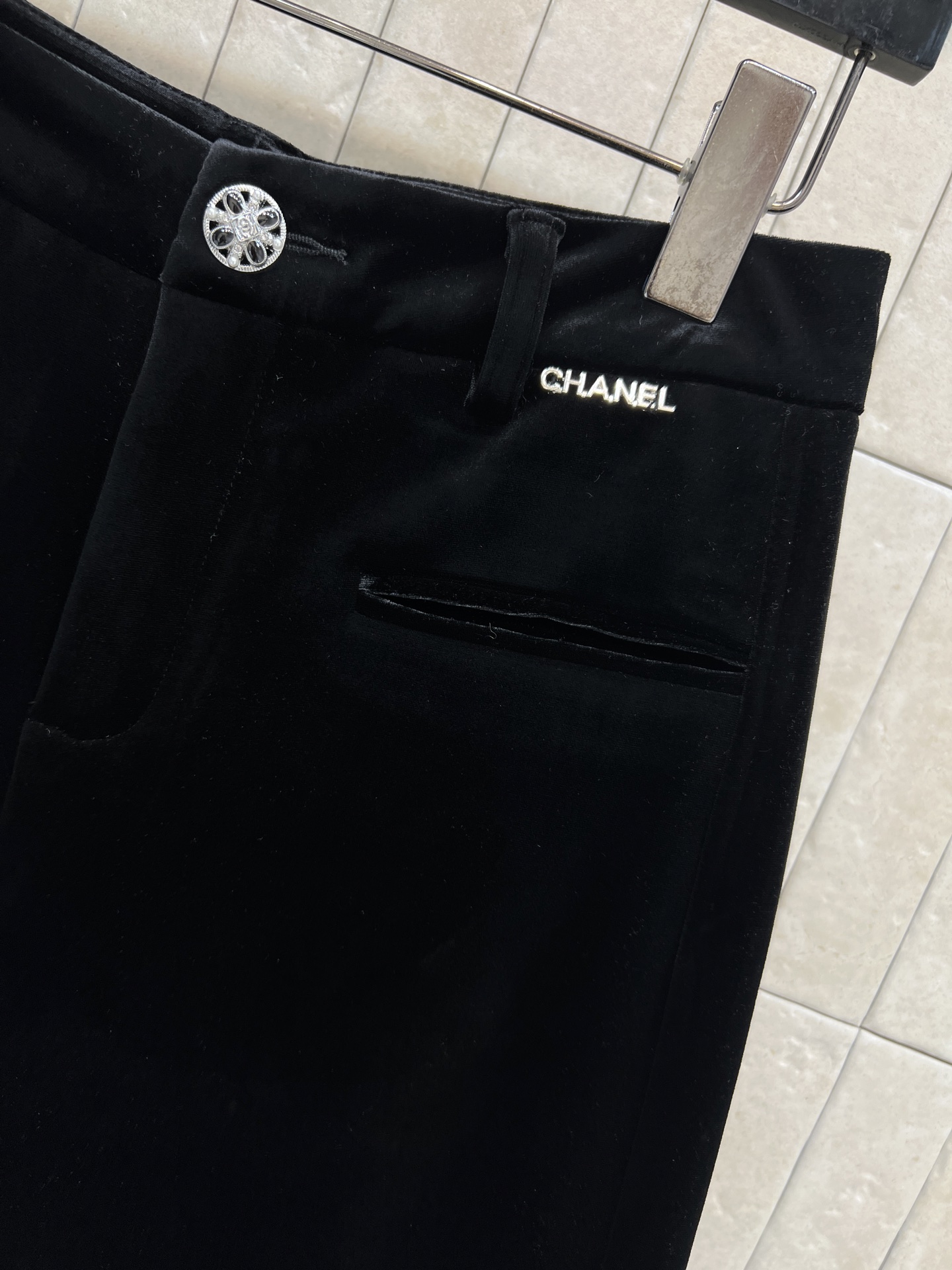 小香家 25秋冬新款 黑色金丝绒高腰阔腿裤 高腰剪裁拉长比例 宽裤腿修饰腿型 日常通勤或休闲都能轻松驾驭