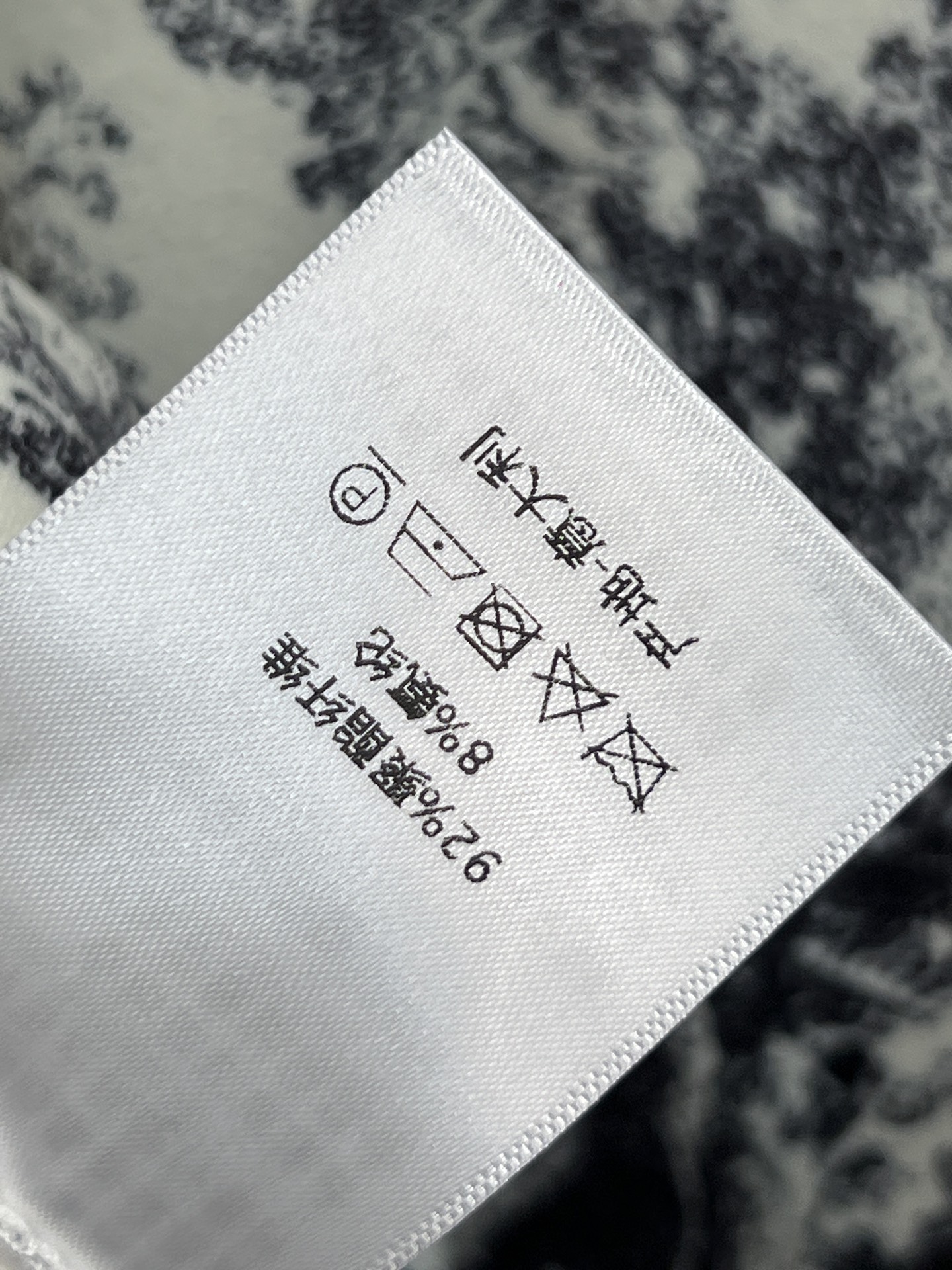 D家 25秋冬新款 丛林动物图案加绒打底衫 黑白丛林动物印花 复古优雅 艺术感满满 里面加绒 上身超级大