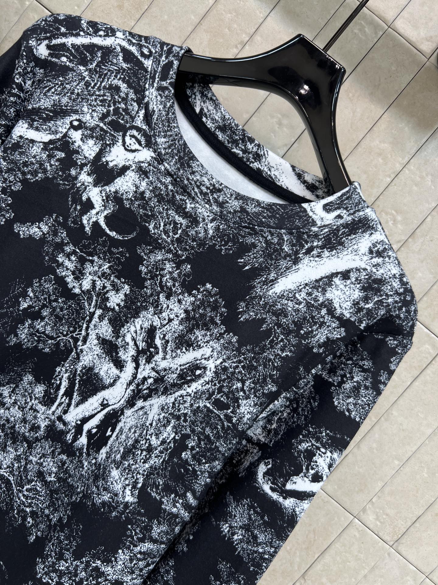 D家 25秋冬新款 丛林动物图案加绒打底衫 黑白丛林动物印花 复古优雅 艺术感满满 里面加绒 上身超级大