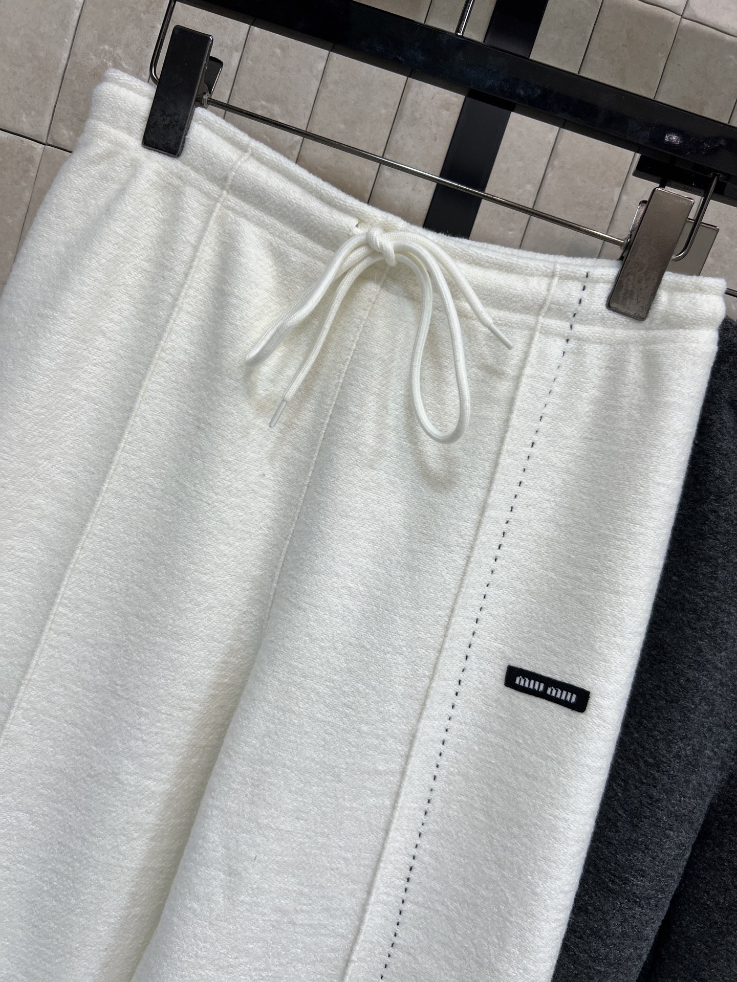 MIU家 25秋冬新款 高腰毛呢阔腿裤 宽松直筒设计+松紧抽绳腰头 舒适又显腿长 随便搭卫衣or运动鞋都