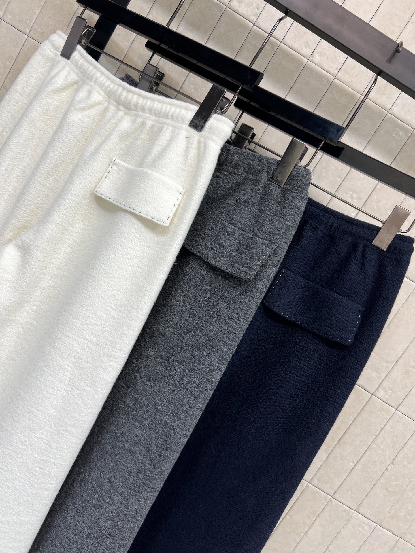 MIU家 25秋冬新款 高腰毛呢阔腿裤 宽松直筒设计+松紧抽绳腰头 舒适又显腿长 随便搭卫衣or运动鞋都