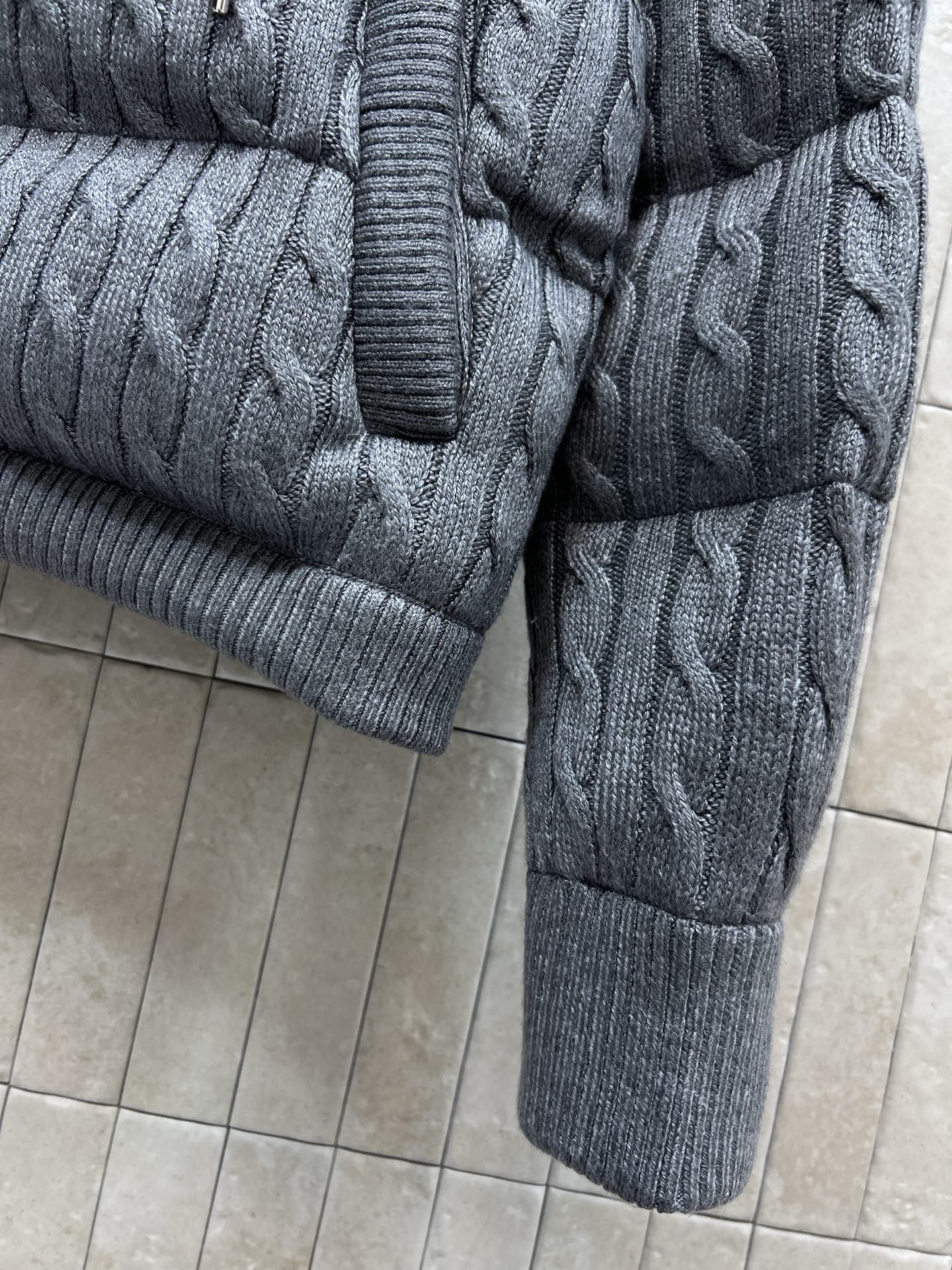 拉夫劳伦 25秋冬新款 绞花针织连帽羽绒服 可拆卸连帽立领设计 外层是针织麻花提花设计 柔软有质感 轻盈