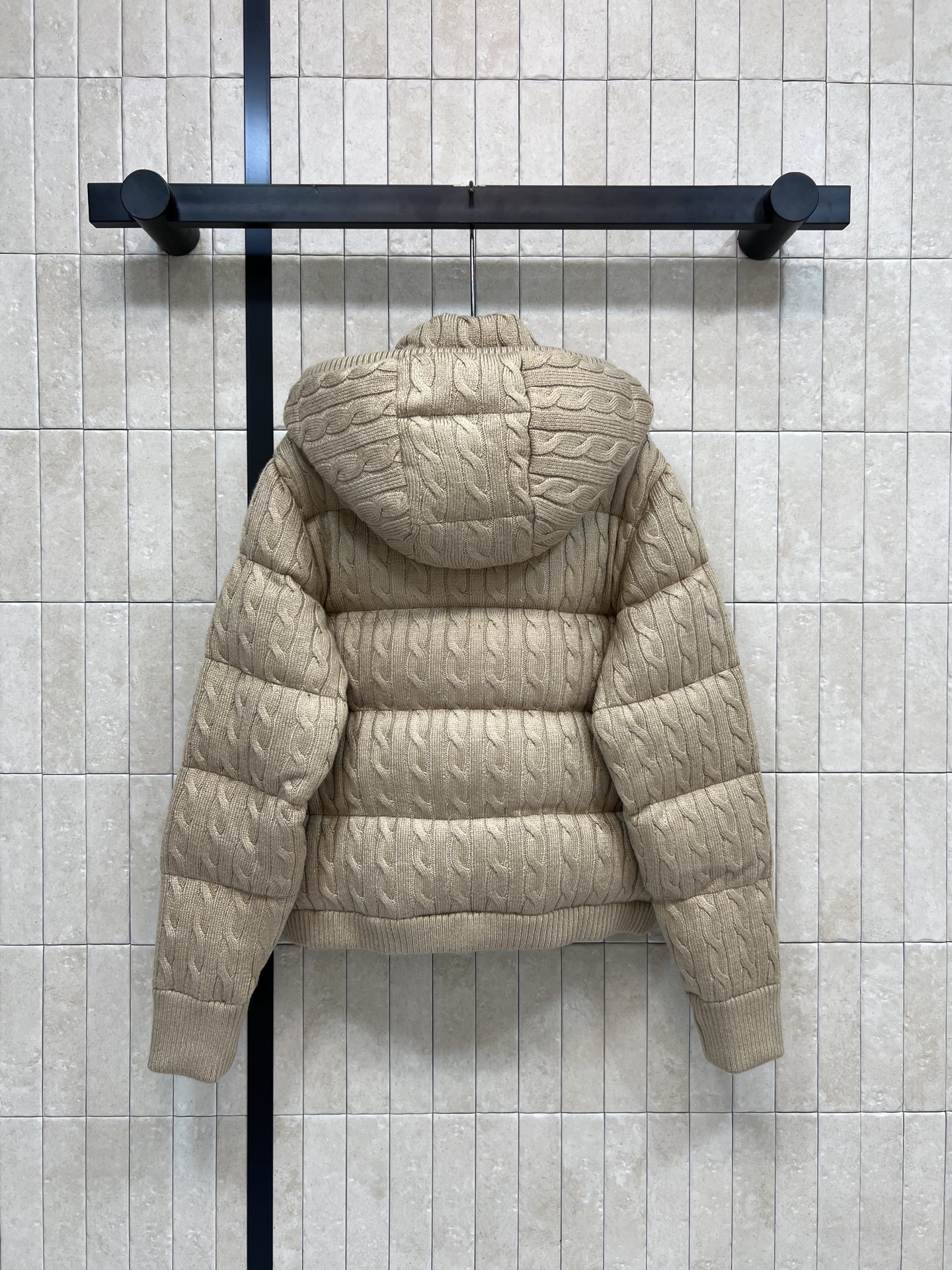 拉夫劳伦 25秋冬新款 绞花针织连帽羽绒服 可拆卸连帽立领设计 外层是针织麻花提花设计 柔软有质感 轻盈