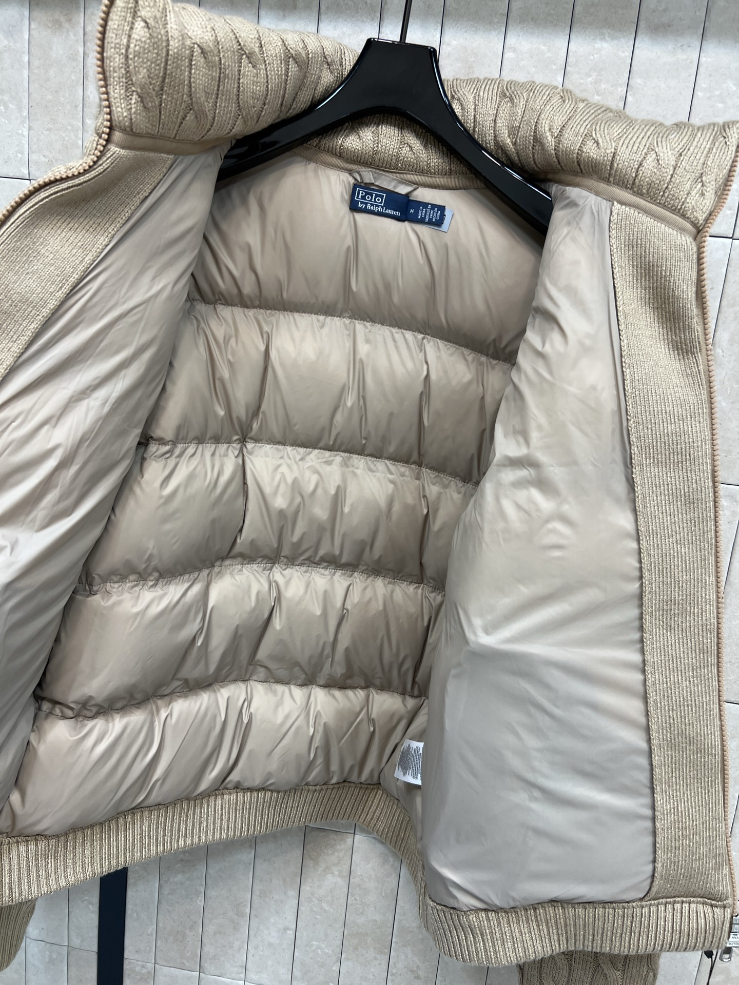 拉夫劳伦 25秋冬新款 绞花针织连帽羽绒服 可拆卸连帽立领设计 外层是针织麻花提花设计 柔软有质感 轻盈