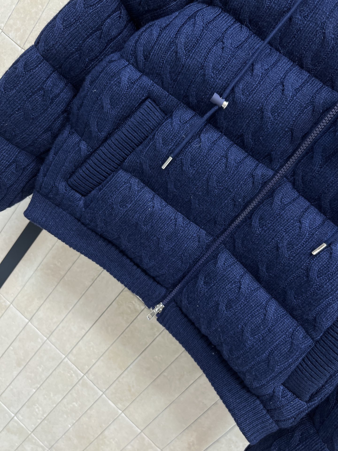 拉夫劳伦 25秋冬新款 绞花针织连帽羽绒服 可拆卸连帽立领设计 外层是针织麻花提花设计 柔软有质感 轻盈