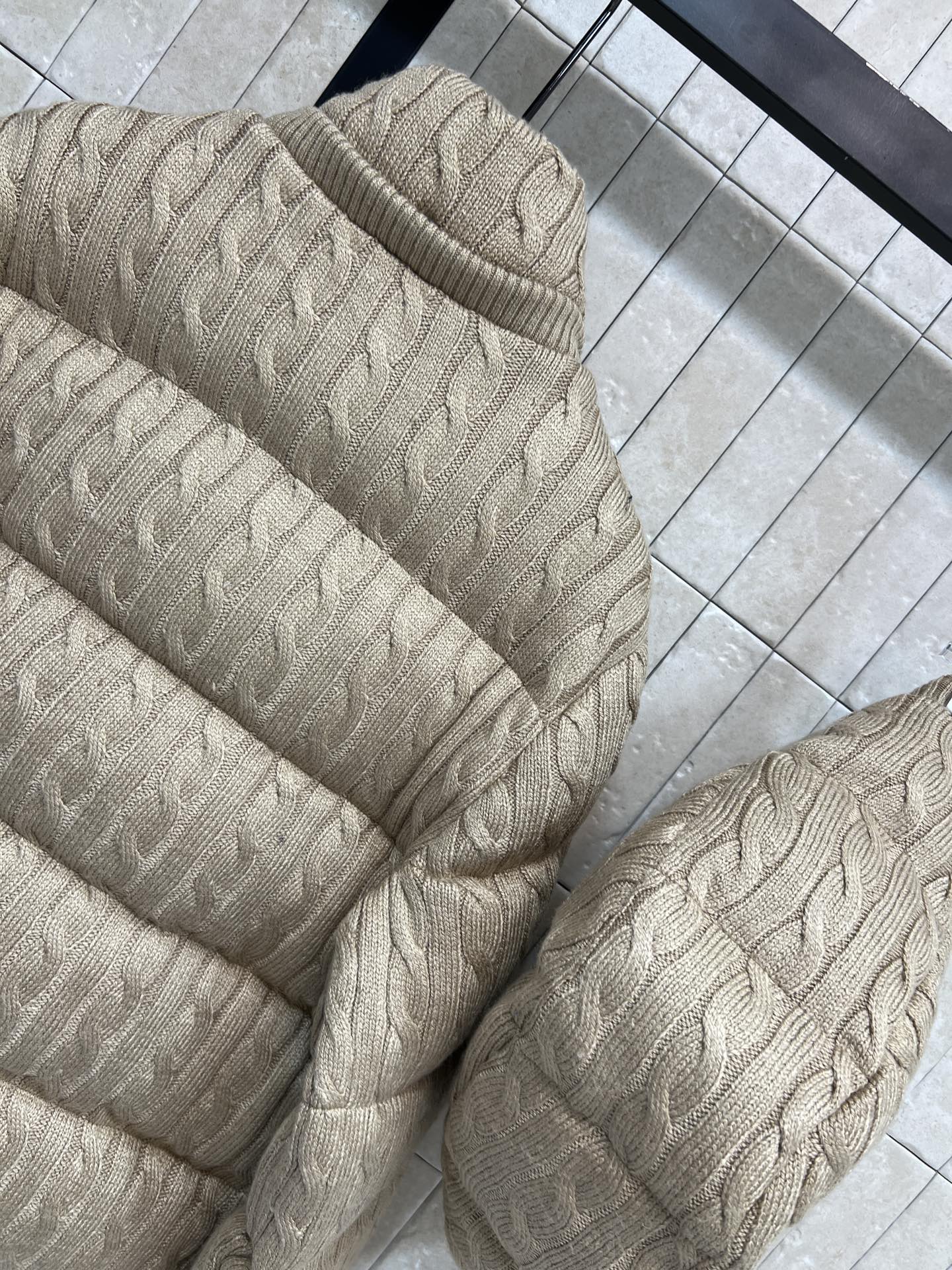 拉夫劳伦 25秋冬新款 绞花针织连帽羽绒服 可拆卸连帽立领设计 外层是针织麻花提花设计 柔软有质感 轻盈