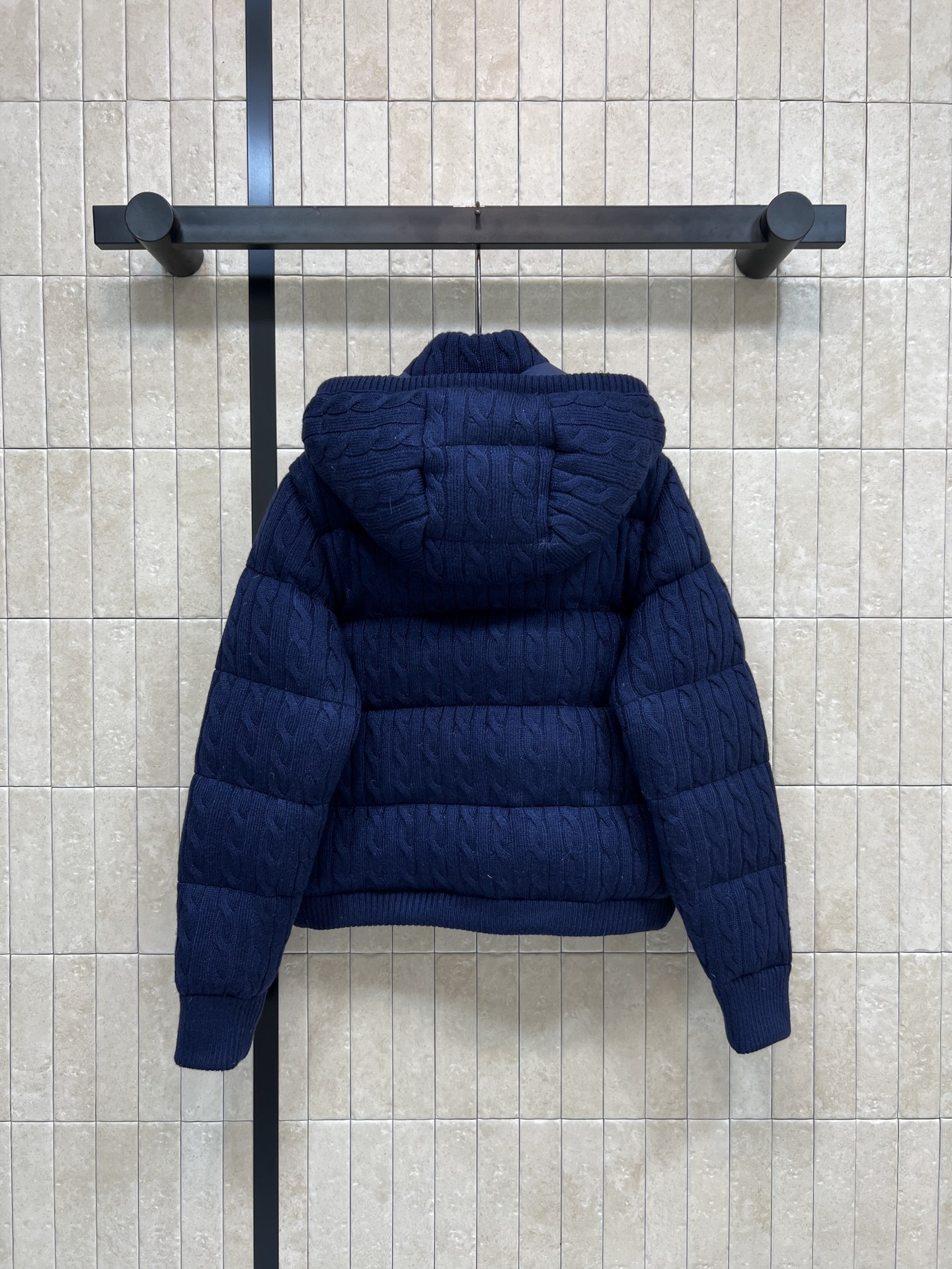 拉夫劳伦 25秋冬新款 绞花针织连帽羽绒服 可拆卸连帽立领设计 外层是针织麻花提花设计 柔软有质感 轻盈