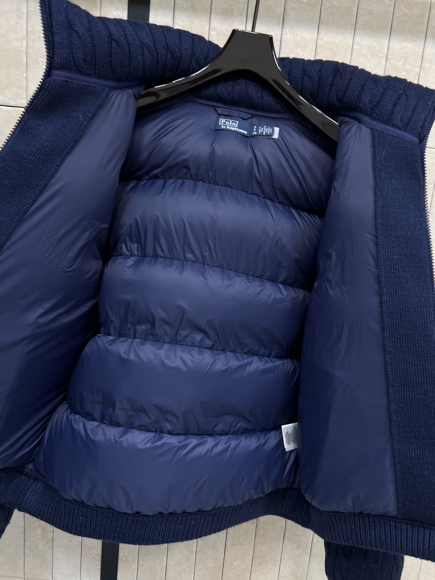 拉夫劳伦 25秋冬新款 绞花针织连帽羽绒服 可拆卸连帽立领设计 外层是针织麻花提花设计 柔软有质感 轻盈