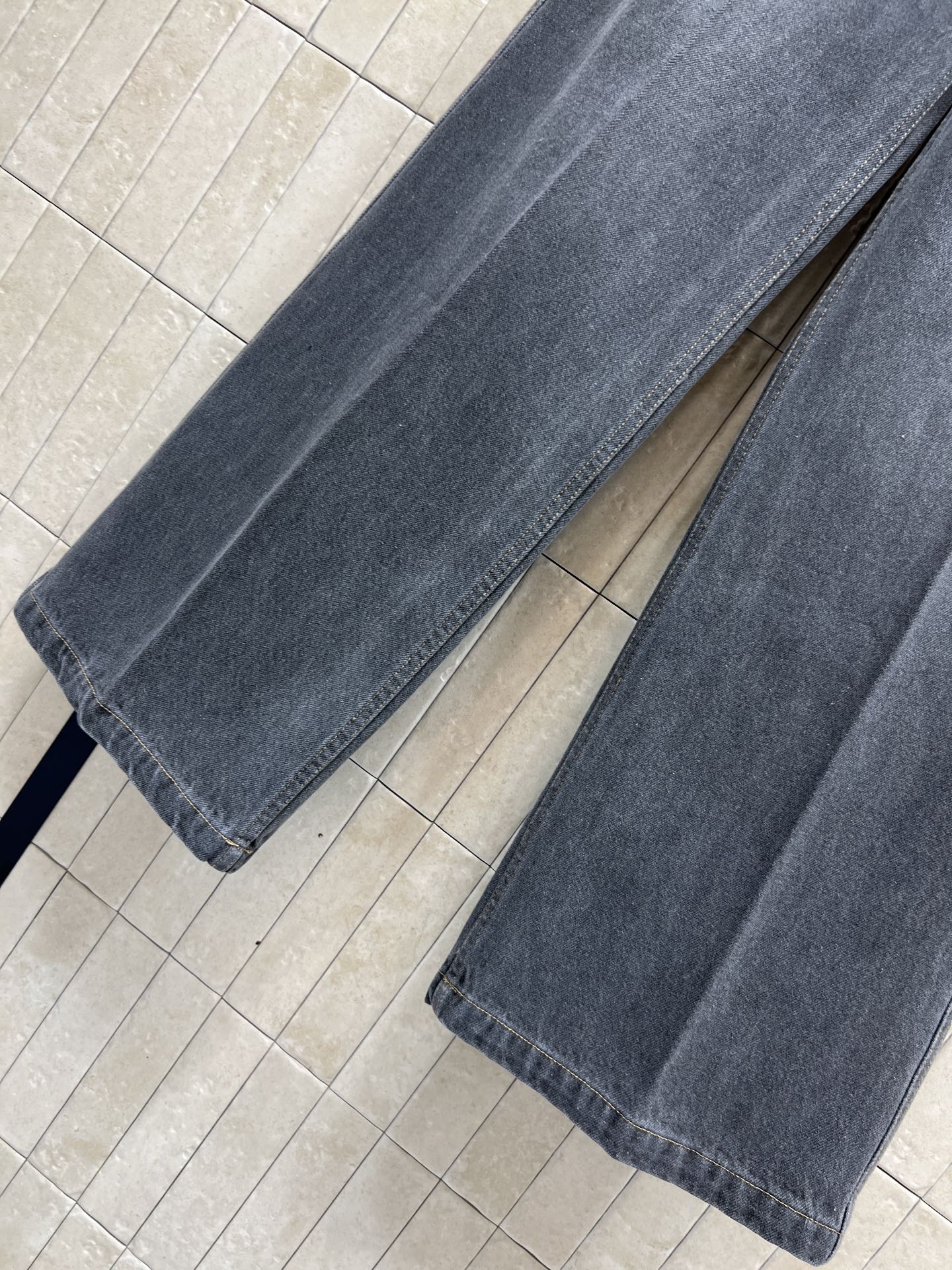 G家 26早春新款 高腰宽松直筒牛仔裤 经典深灰水洗牛仔布 复古感满满！裤型宽松 垂感好 修饰腿型超显瘦