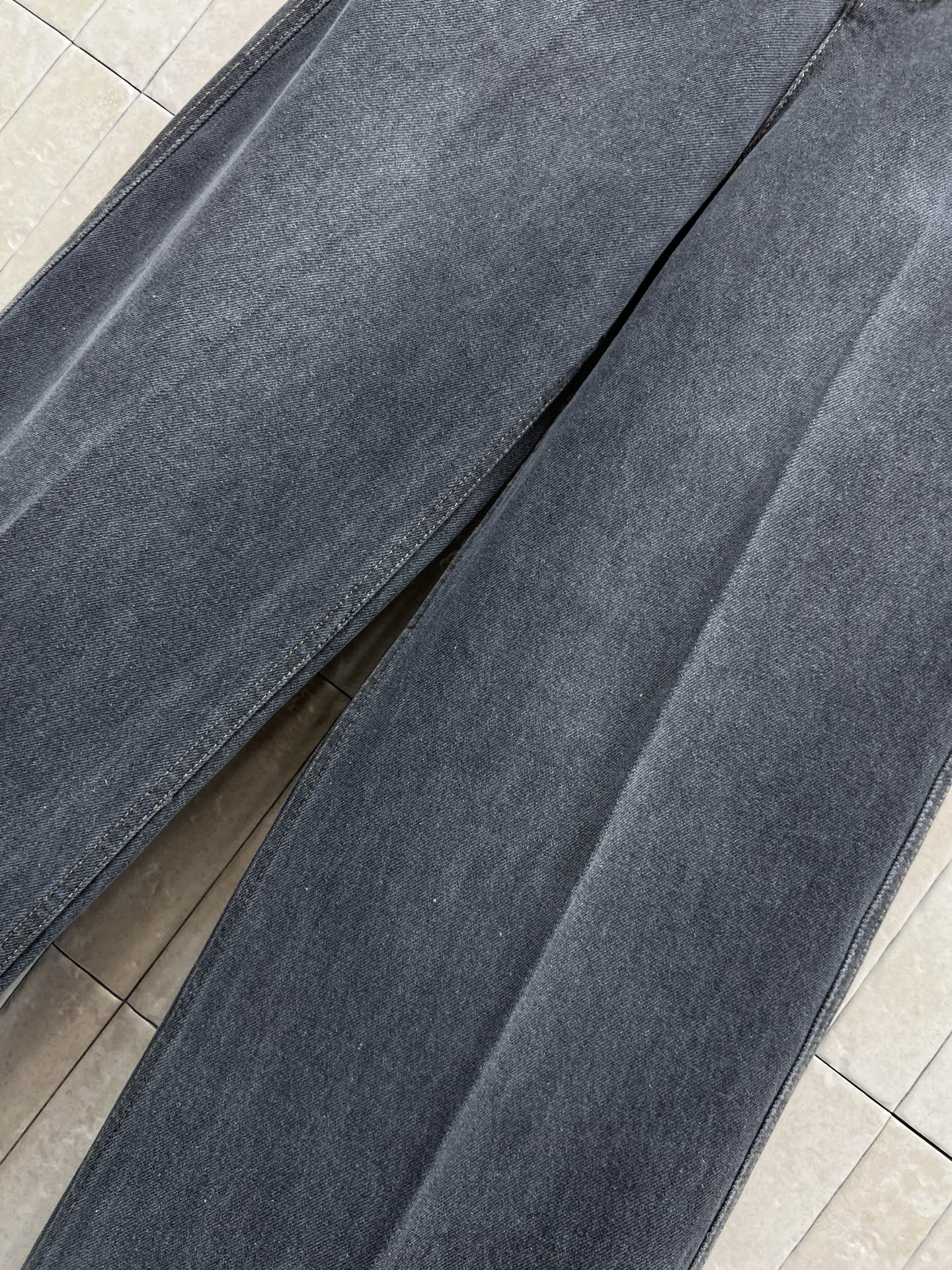 G家 26早春新款 高腰宽松直筒牛仔裤 经典深灰水洗牛仔布 复古感满满！裤型宽松 垂感好 修饰腿型超显瘦